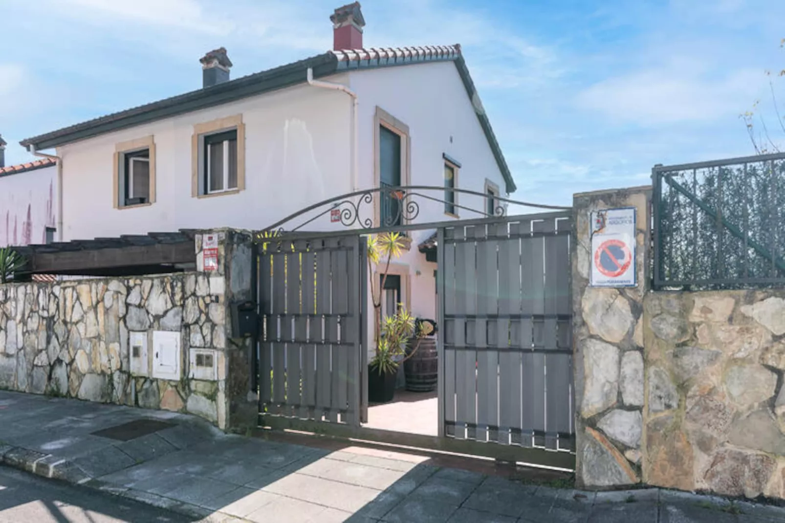 Maison à Argonos-Untagged