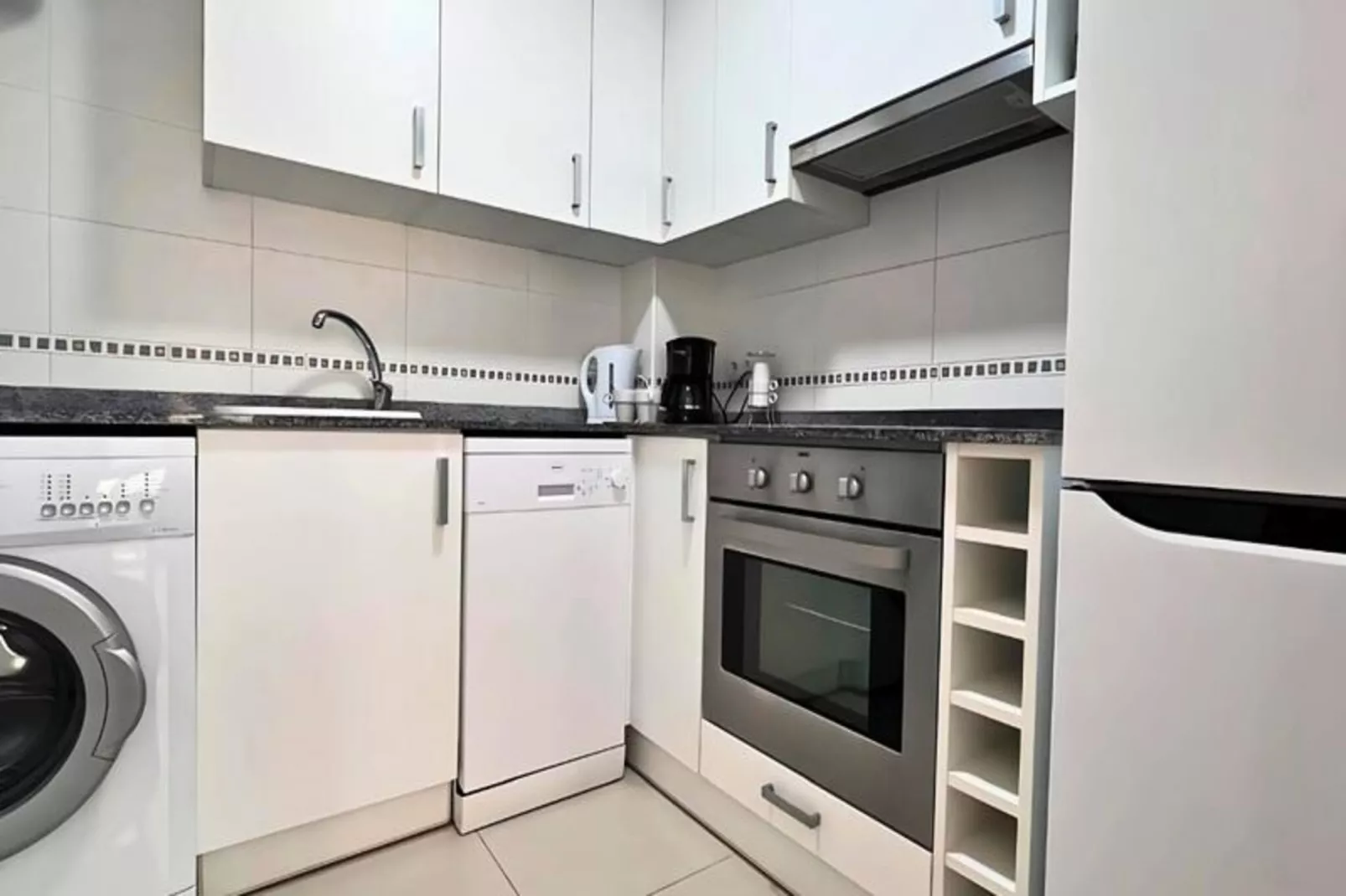 Appartement Lumineux &agrave; 50m De La Plage Avec Piscine Et Parking-Untagged