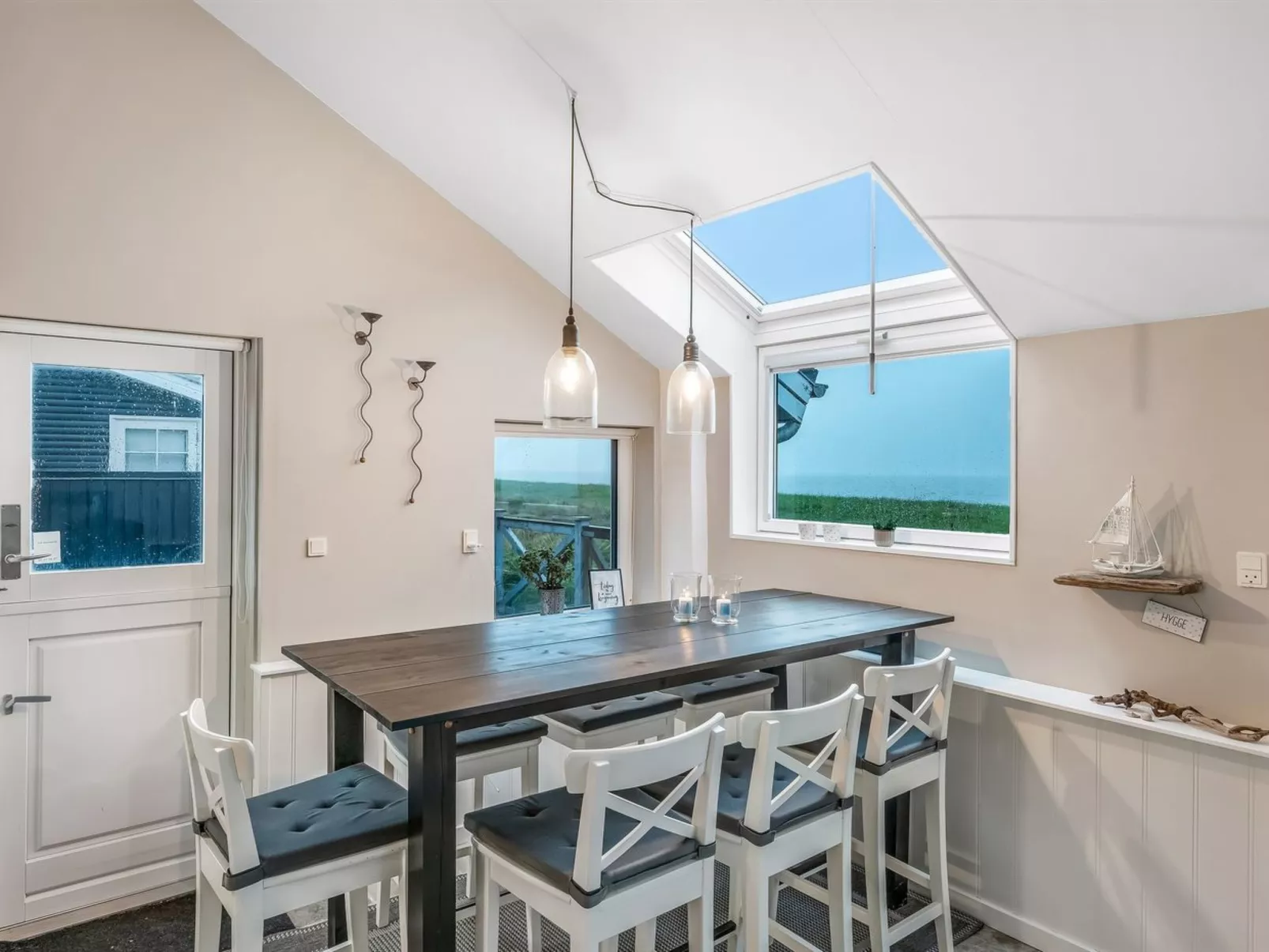 "Iwa" - 15m from the sea-Inside