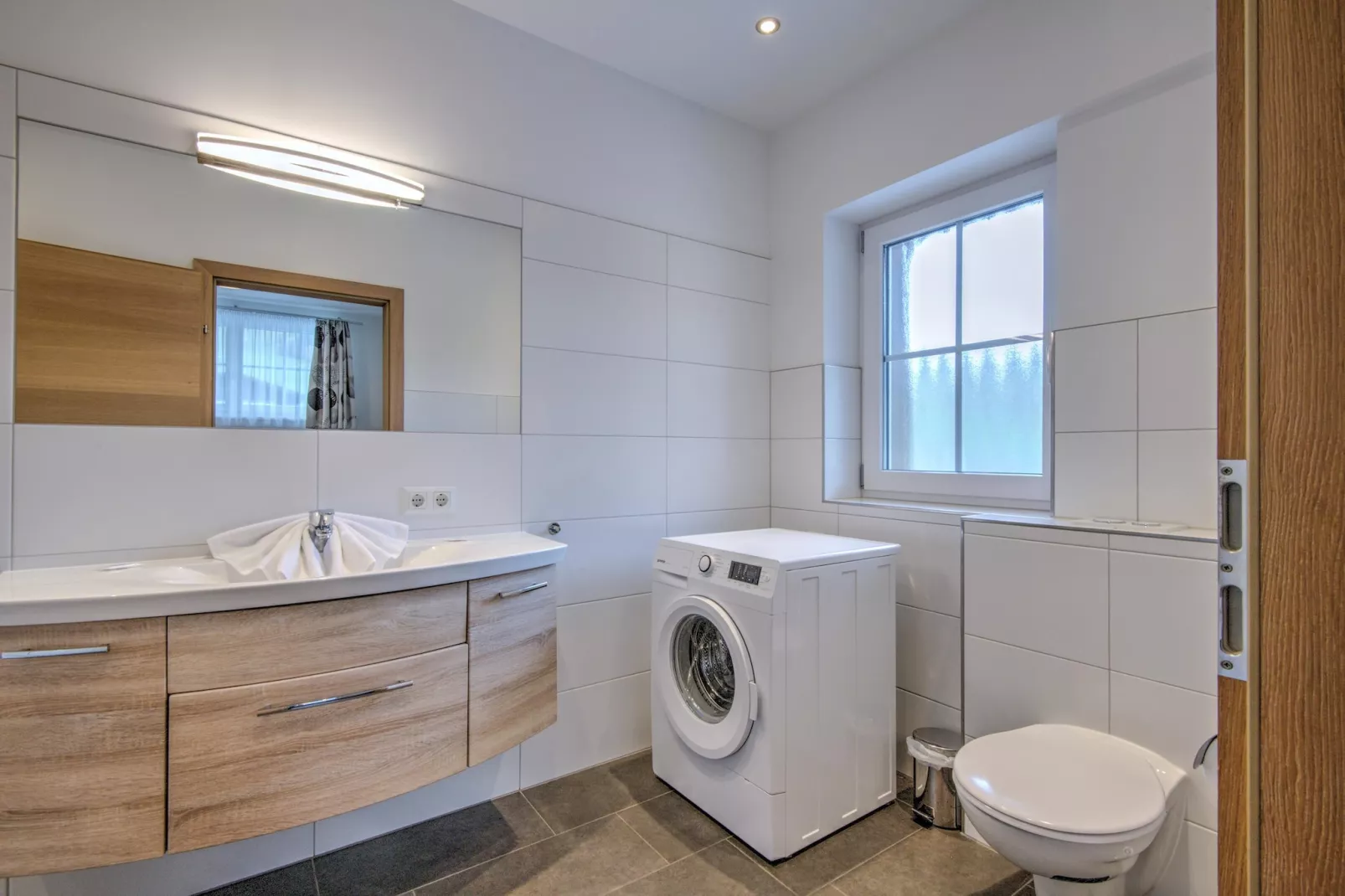 Brunner Apartment Top 7 Penthouse-Bathroom