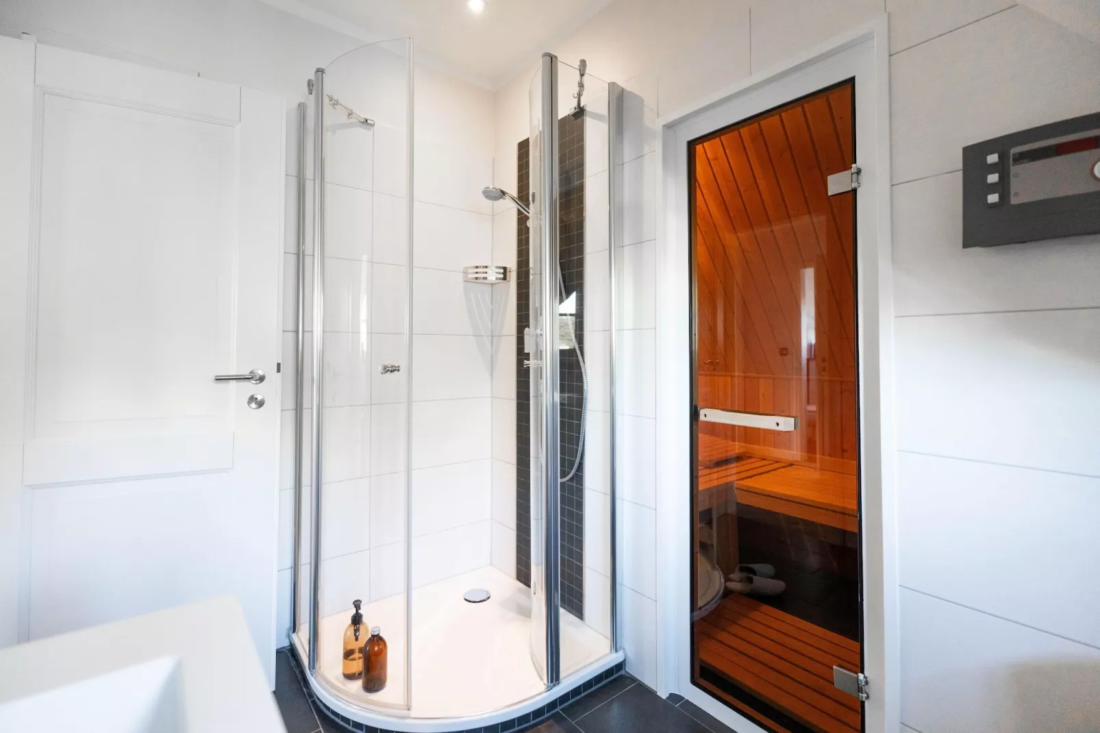 Haubenlerche 53-Bathroom