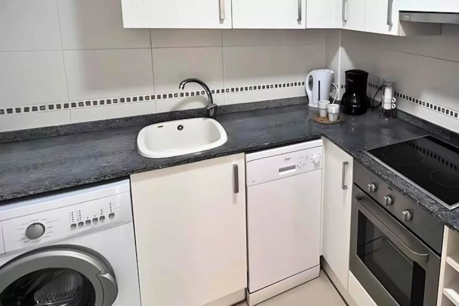 Appartement Lumineux &agrave; 50m De La Plage Avec Piscine Et Parking-Untagged