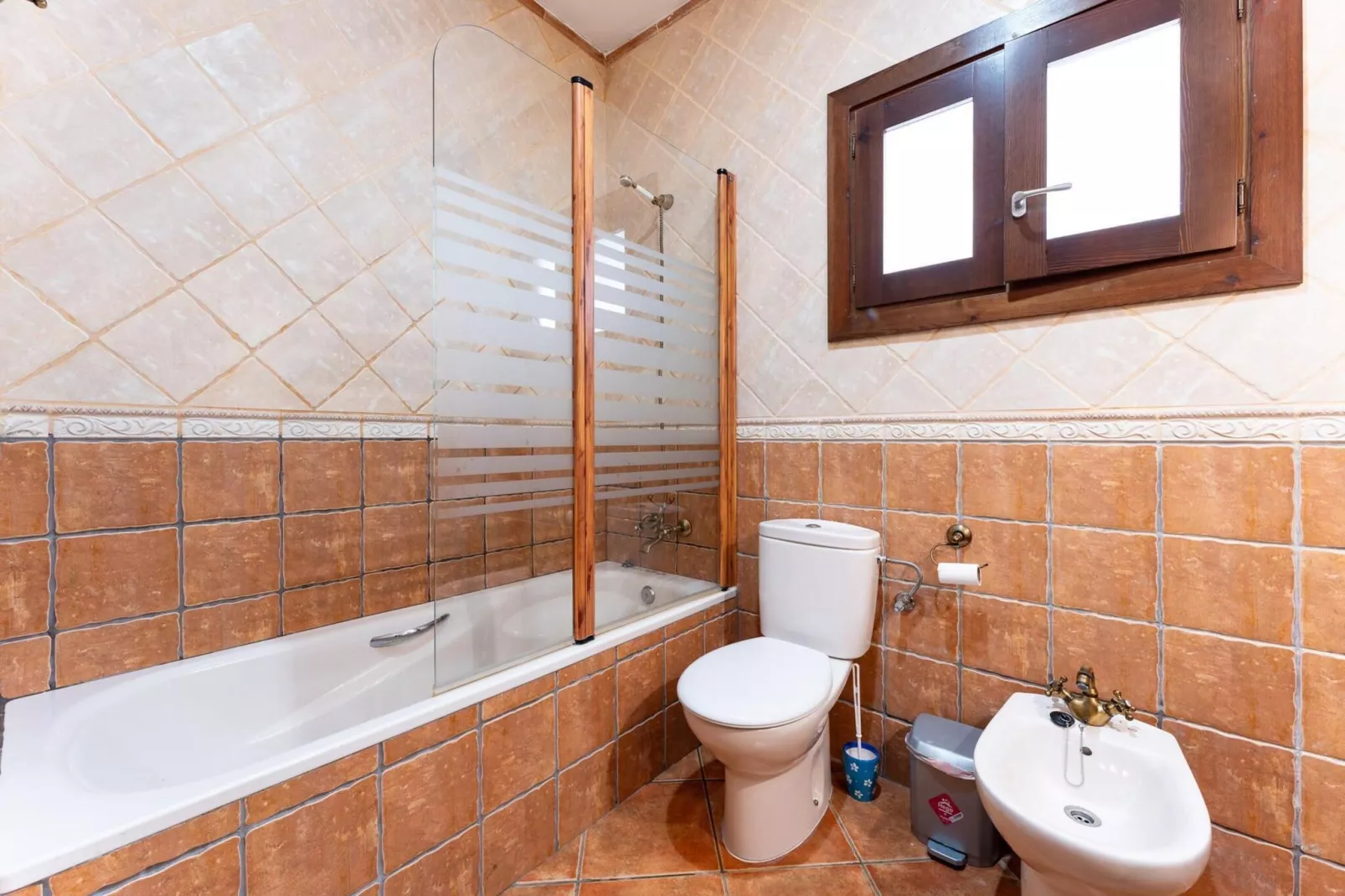 CT 269 GR - Faro's Sun Beach & More in Almuñecar-Bathroom