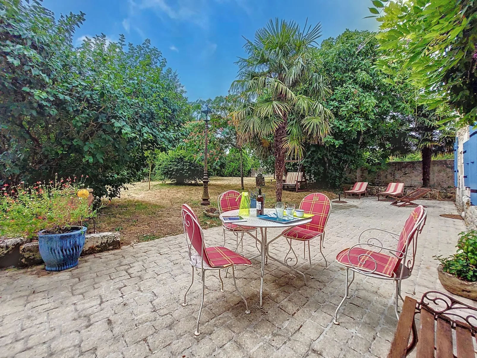 Les Vidalières-Outside