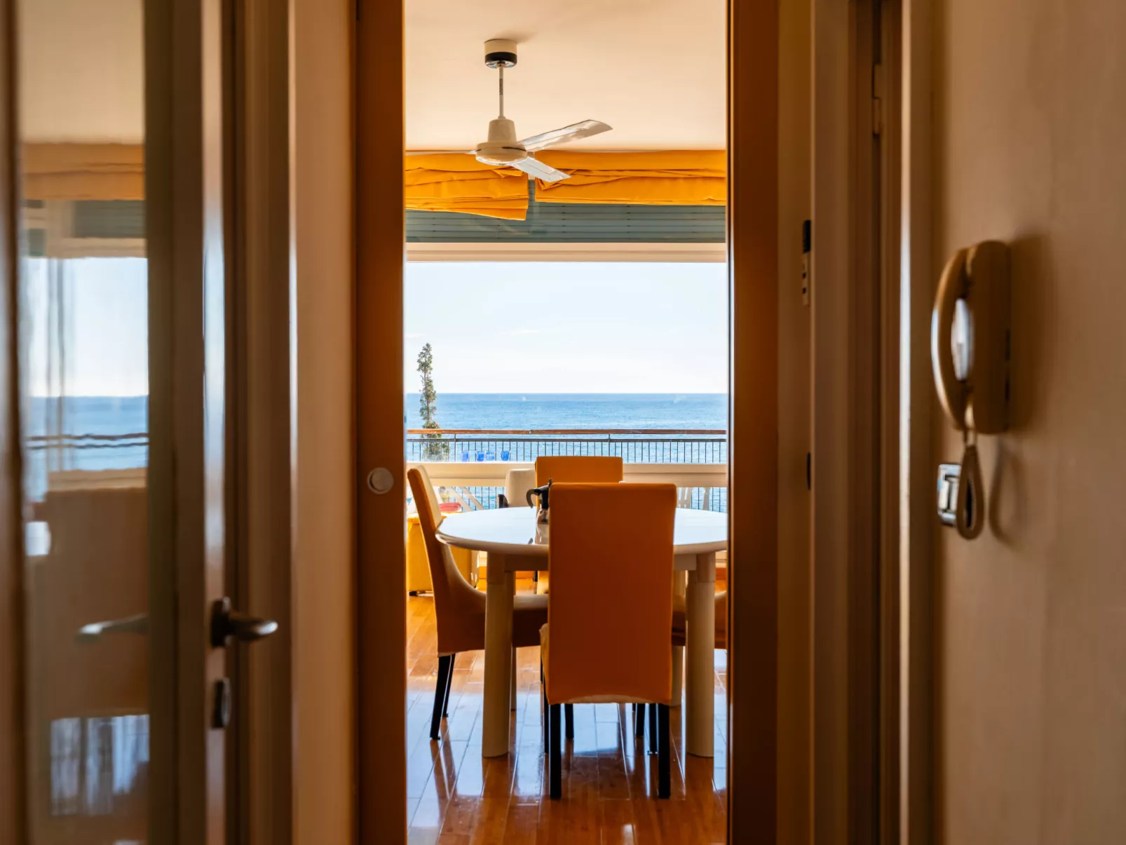 Capo Pino tra le Onde-Drinnen