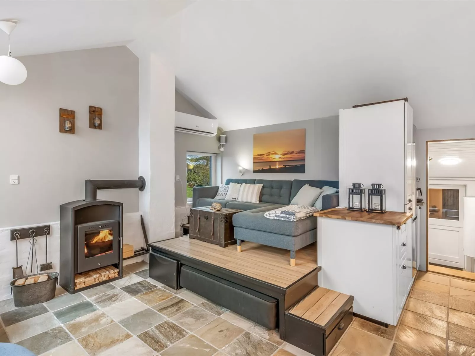 "Iwa" - 15m from the sea-Inside