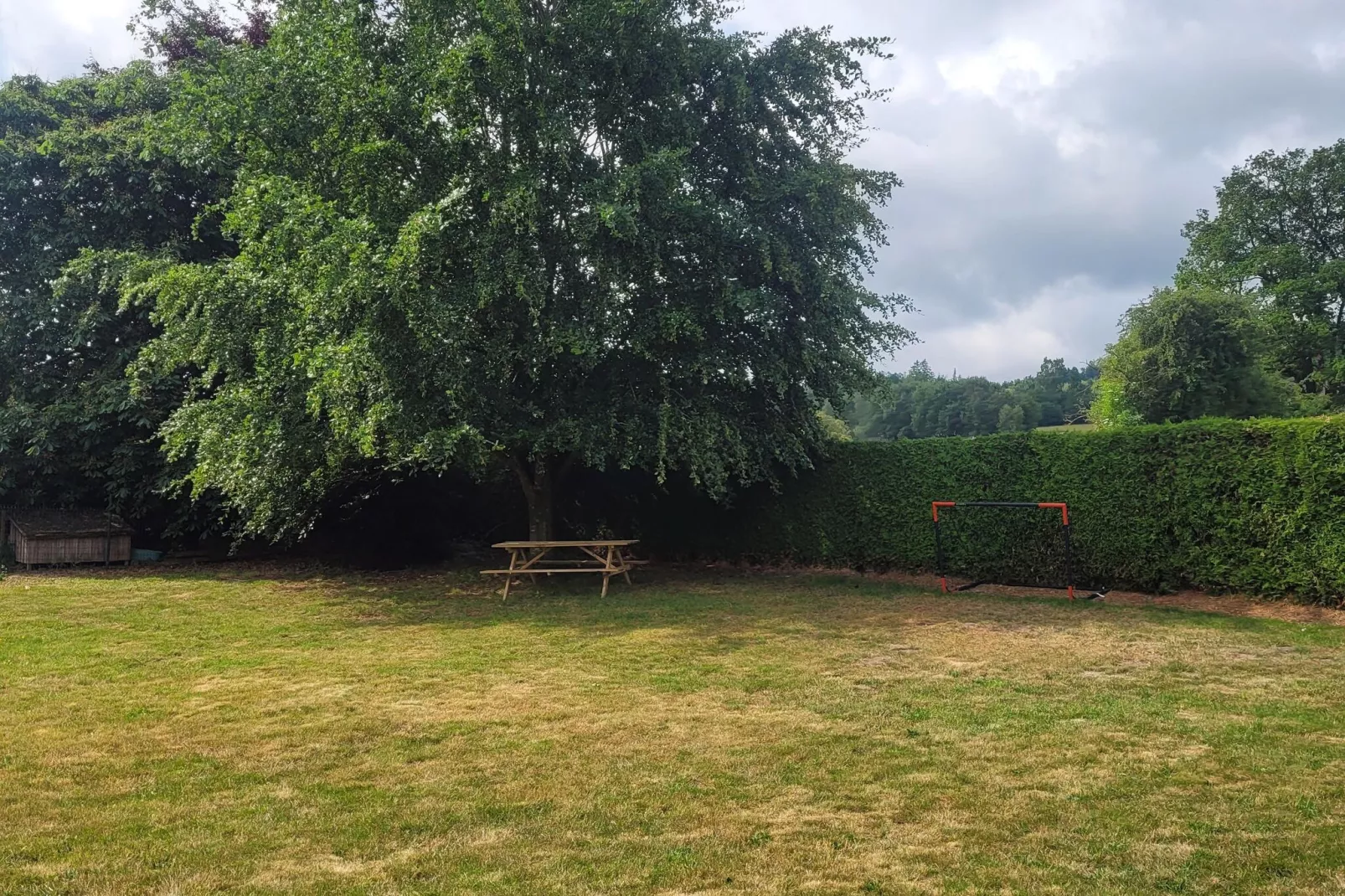 Très belle habitation à Lierneux pour 8 adultes-Jardin d'été