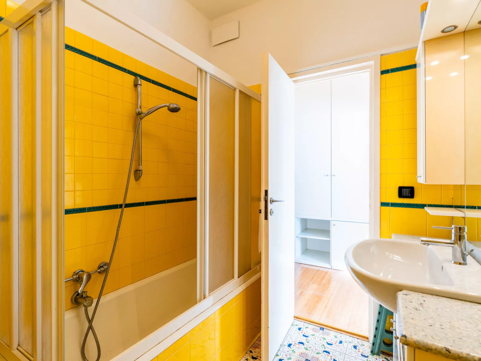 Capo Pino tra le Onde-Drinnen