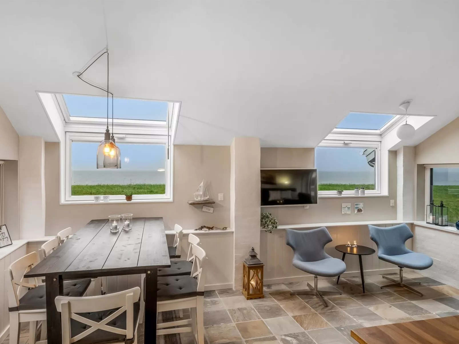 "Iwa" - 15m from the sea-Inside