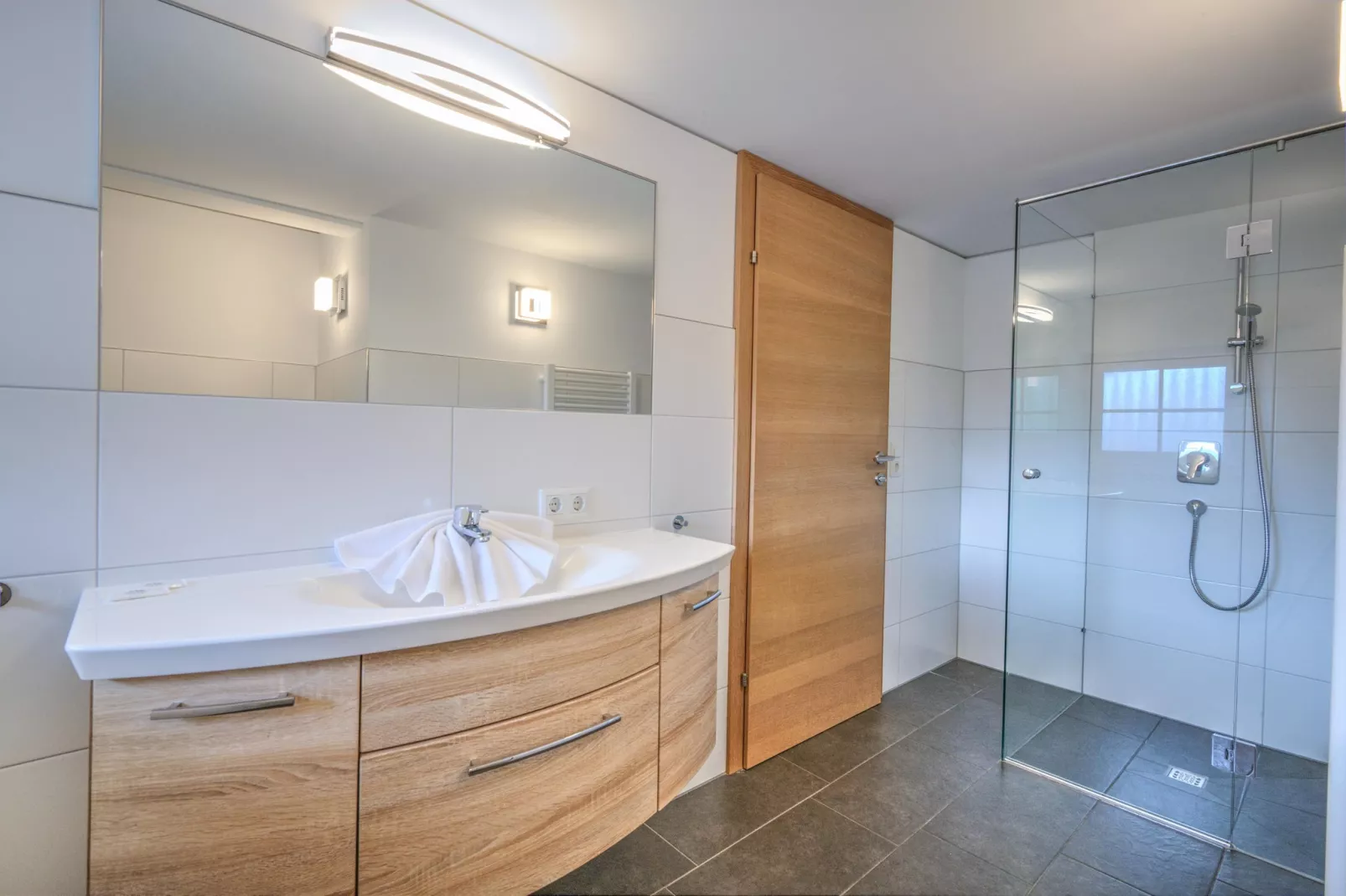 Brunner Apartment Top 7 Penthouse-Bathroom