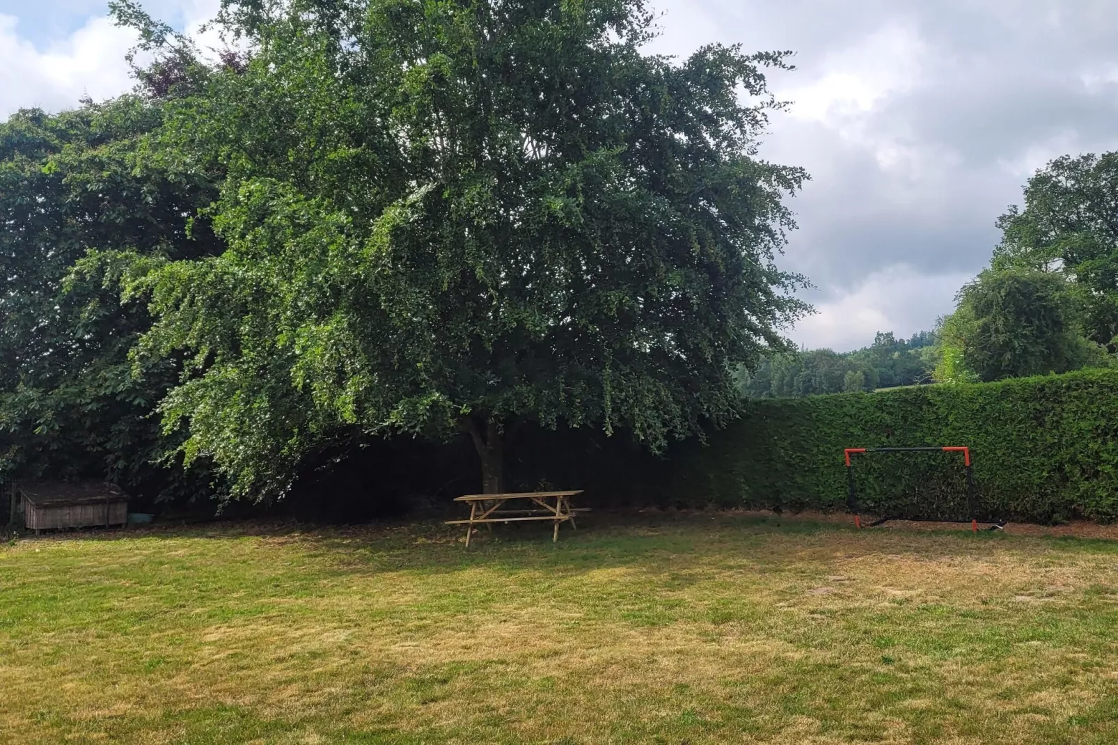 Très belle habitation à Lierneux pour 5 adultes-Jardin d'été