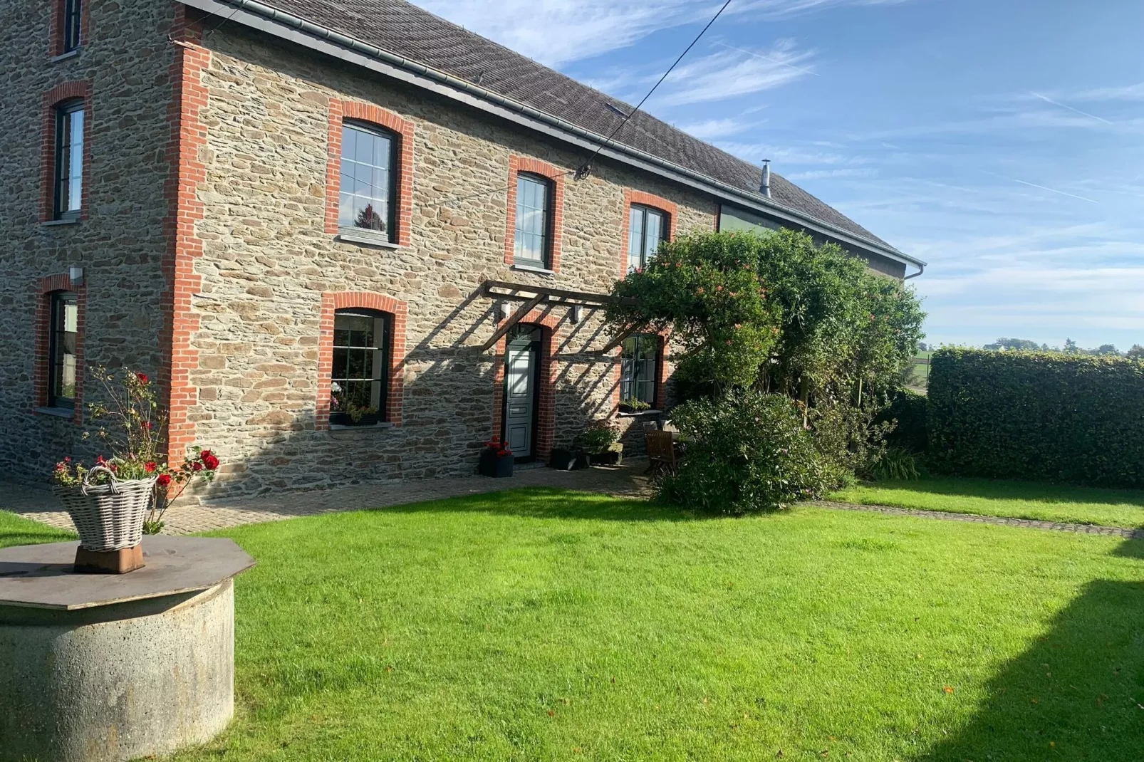 Chez Cyrille-Exterior summer