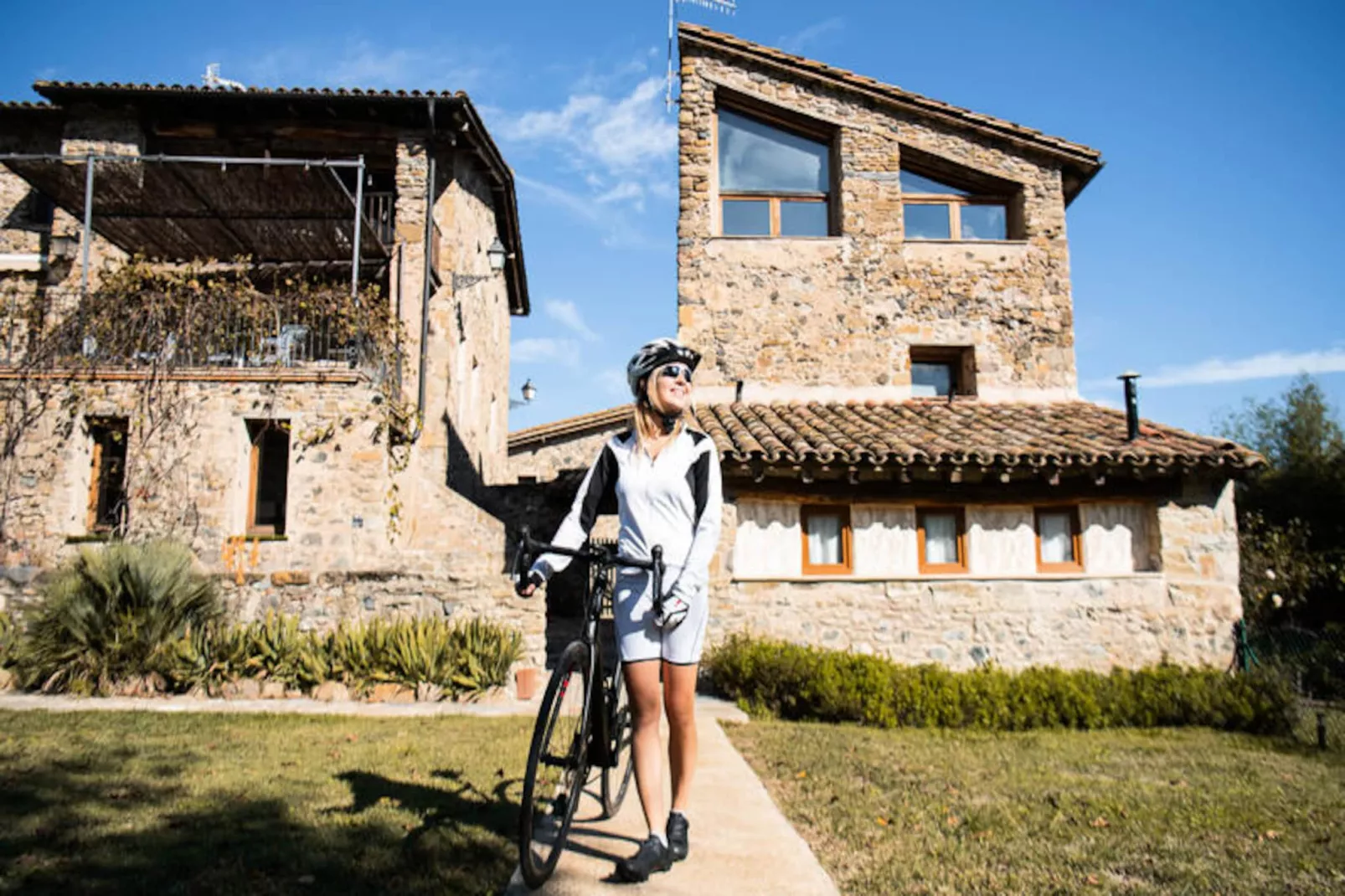 Mobil Home - Bungalow - Cottage à Montagut i Oix-Non tagué