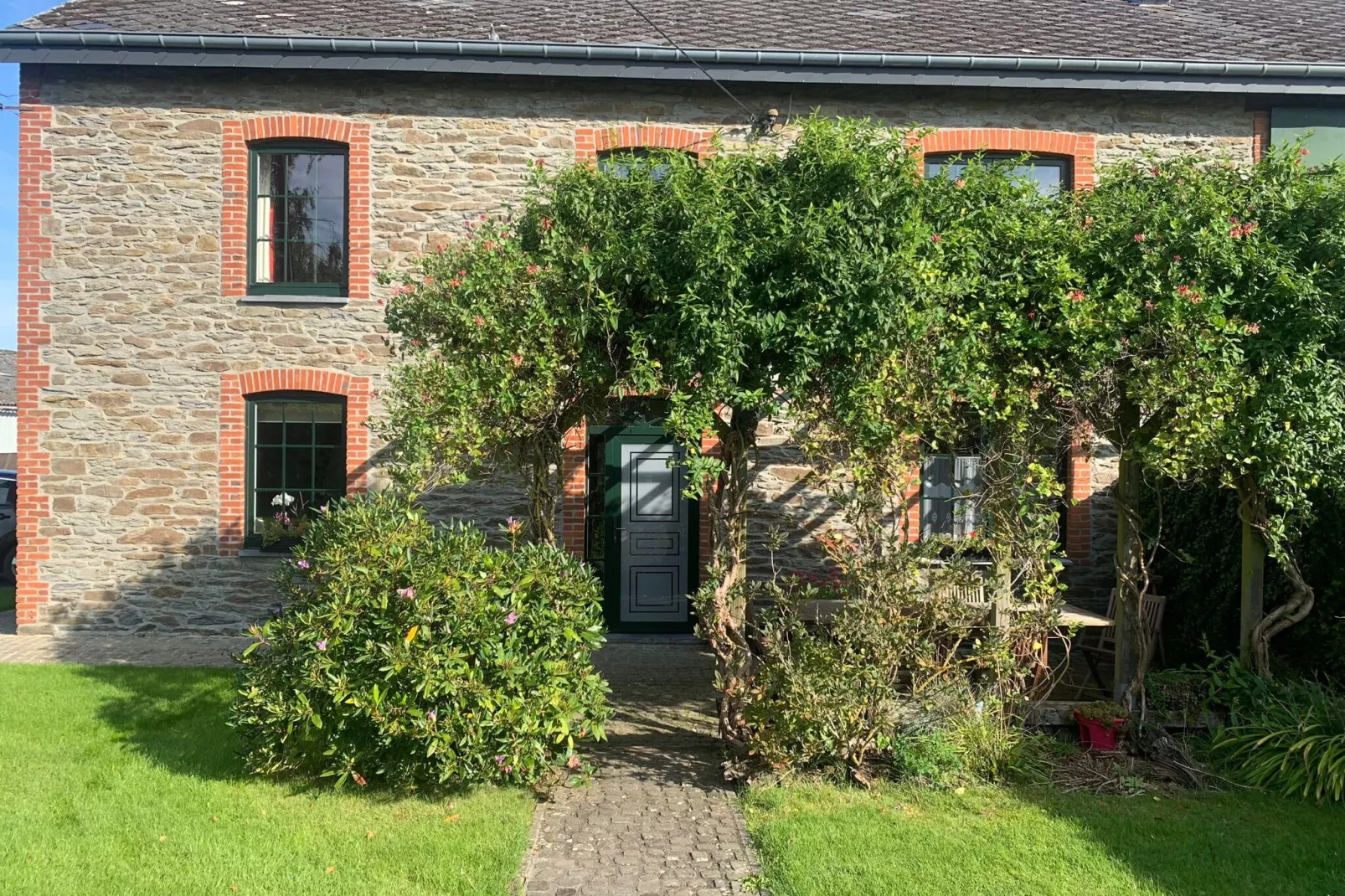 Chez Cyrille-Exterior summer