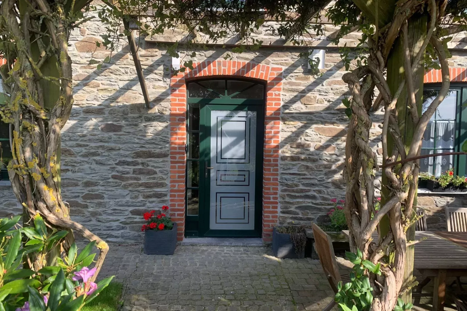 Chez Cyrille-Exterior summer