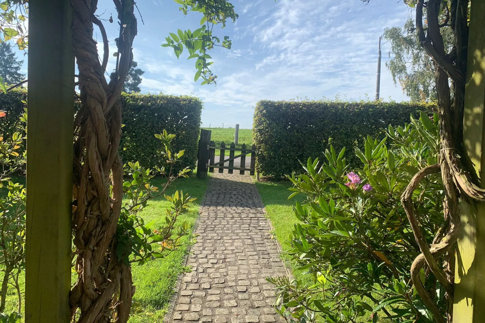 Chez Cyrille-Exterior summer