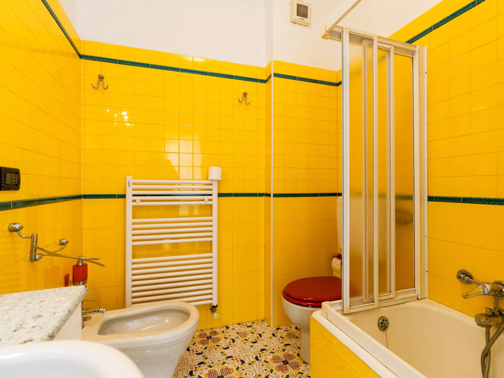 Capo Pino tra le Onde-Drinnen