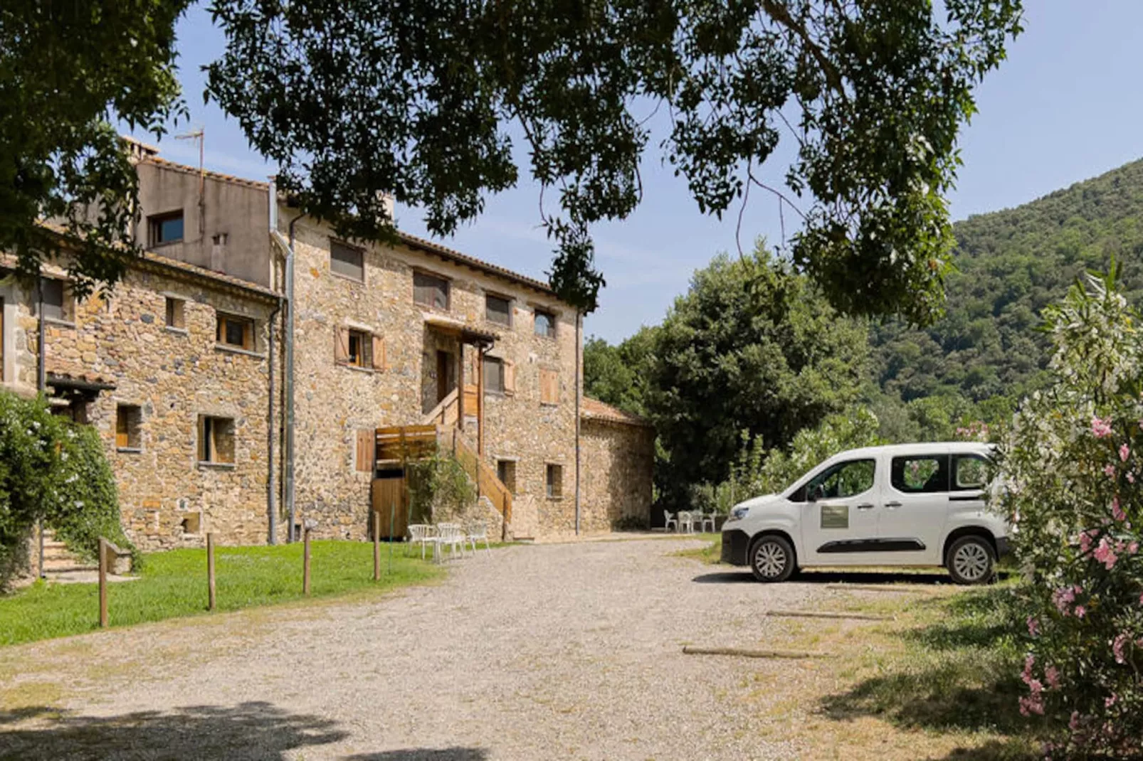 Appartements à Montagut i Oix-Nicht zugeordnet