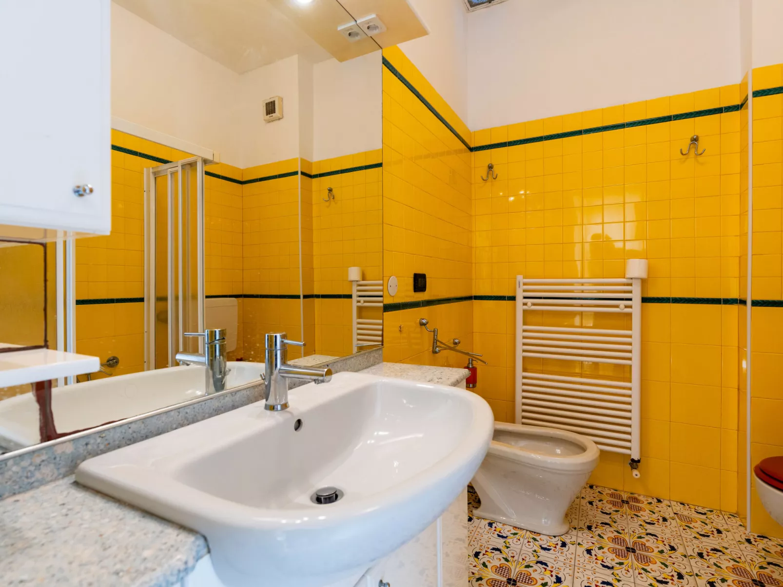 Capo Pino tra le Onde-Drinnen