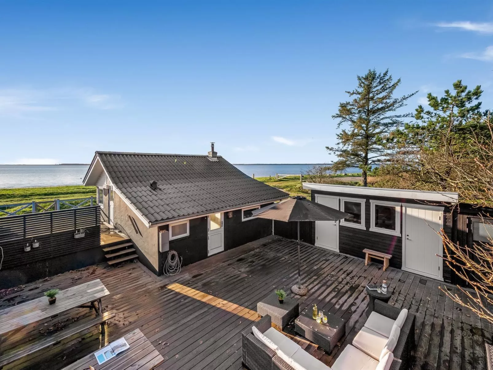 "Iwa" - 15m from the sea-Outside