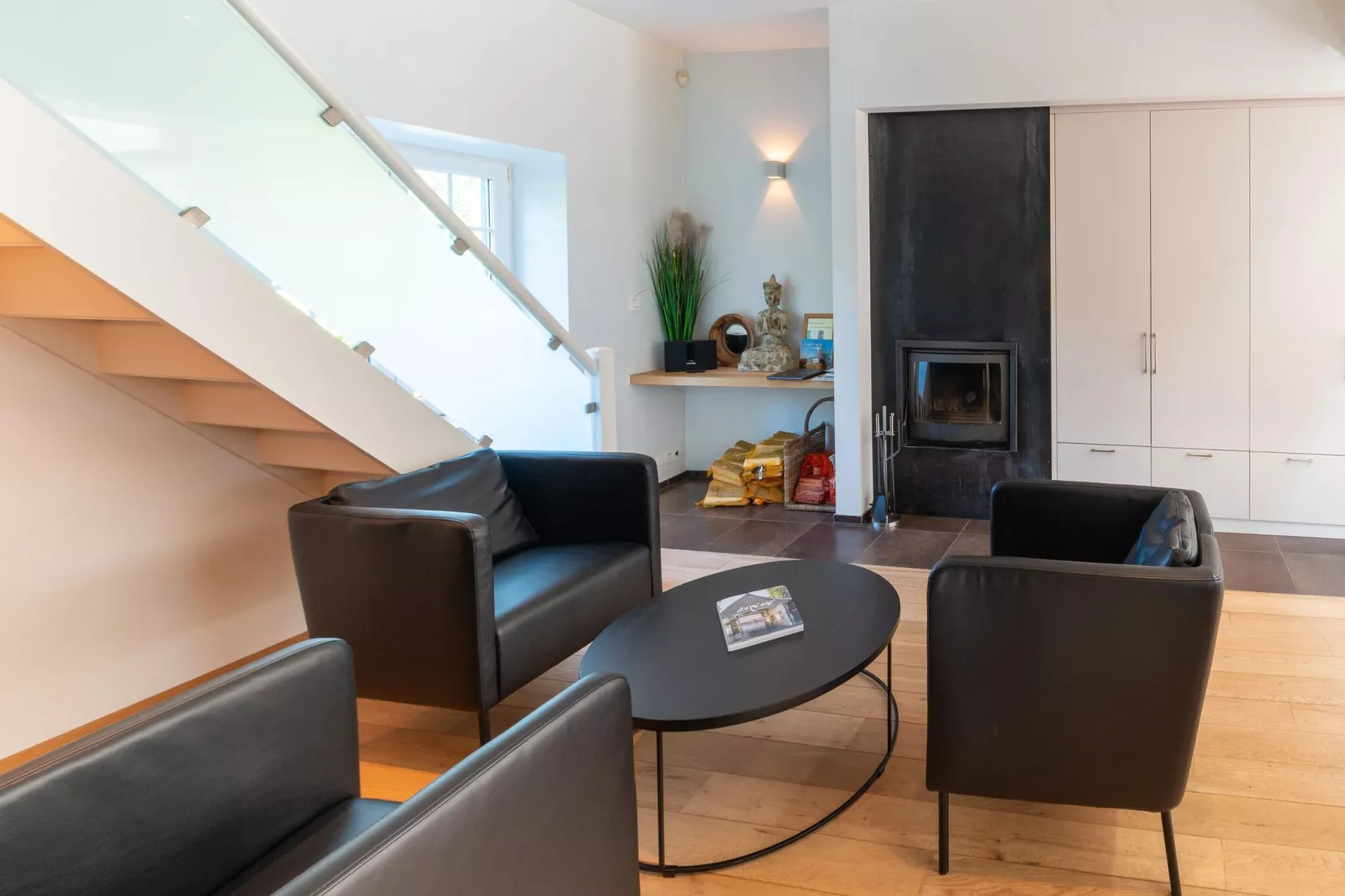 Villa White-Living room