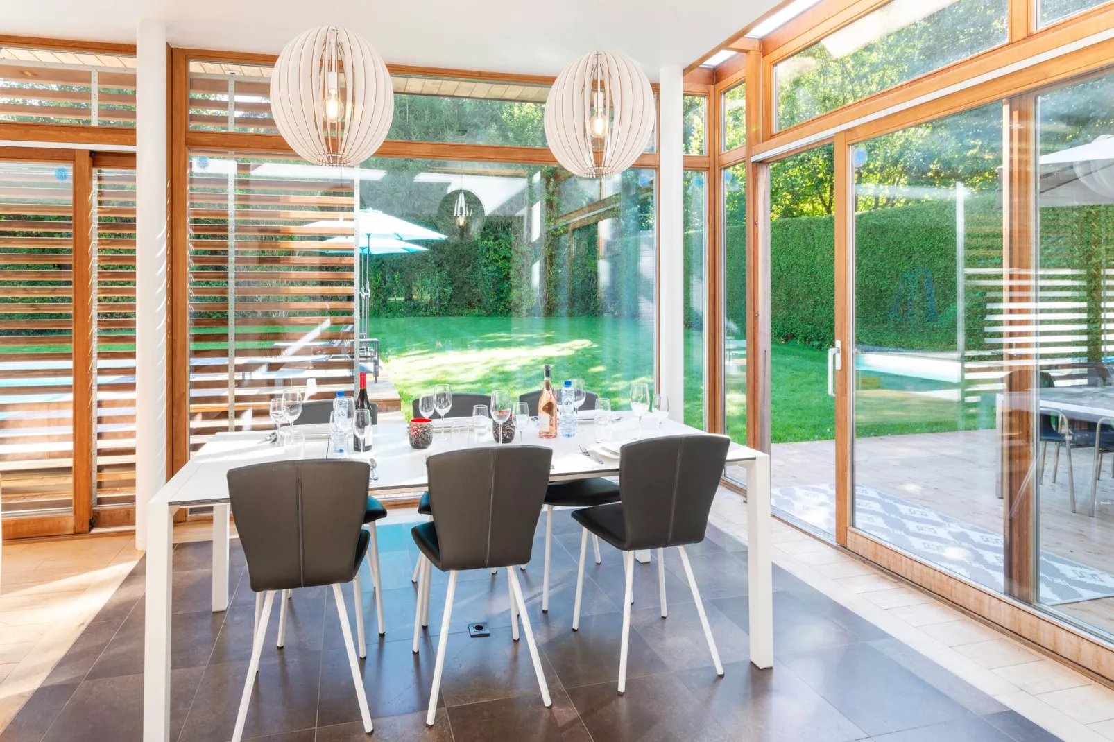 Villa White-Dining room