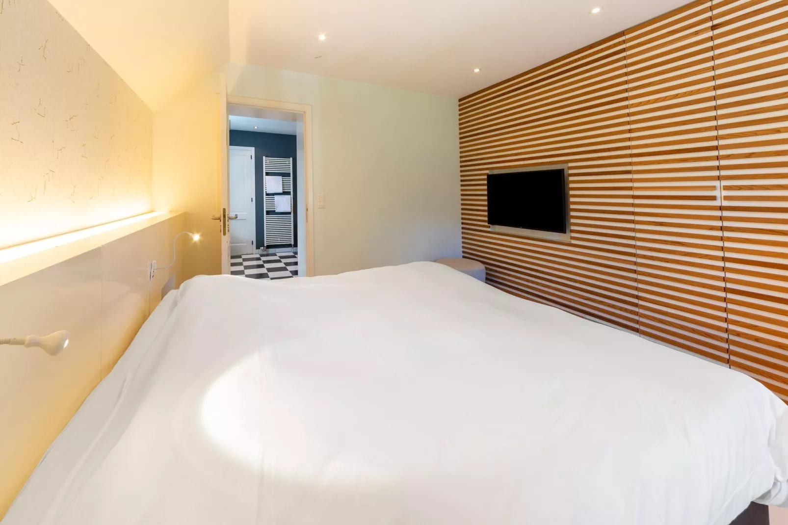 Villa White-Bedroom