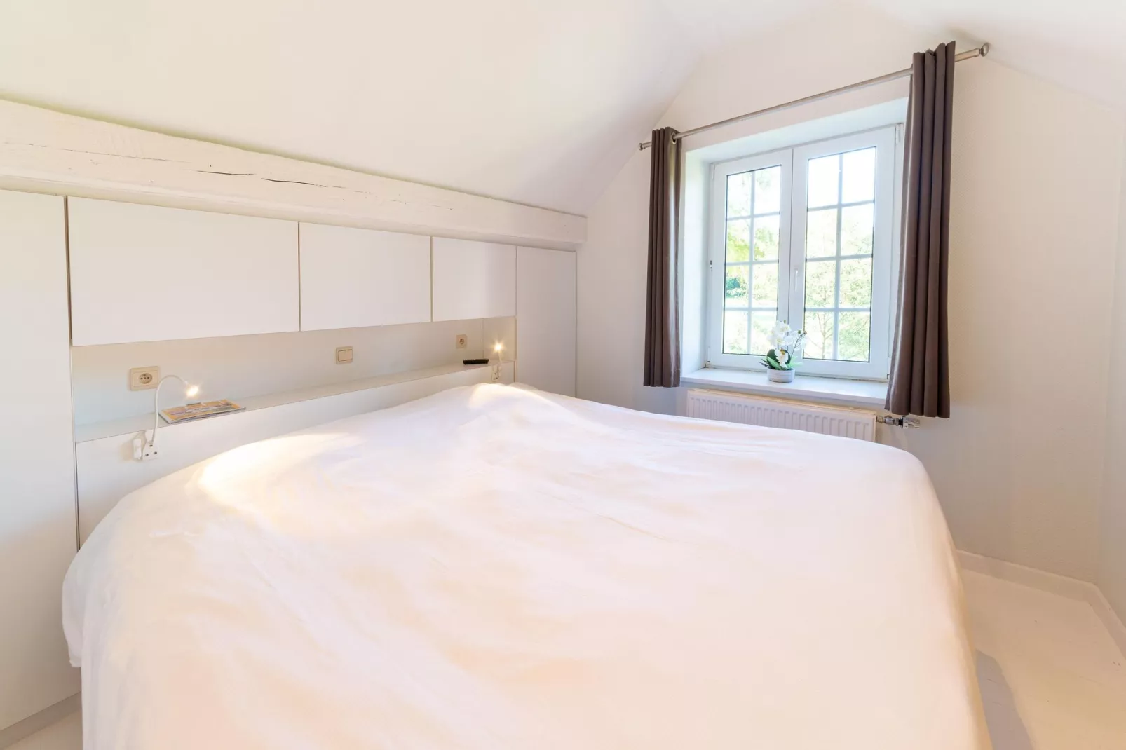 Villa White-Bedroom