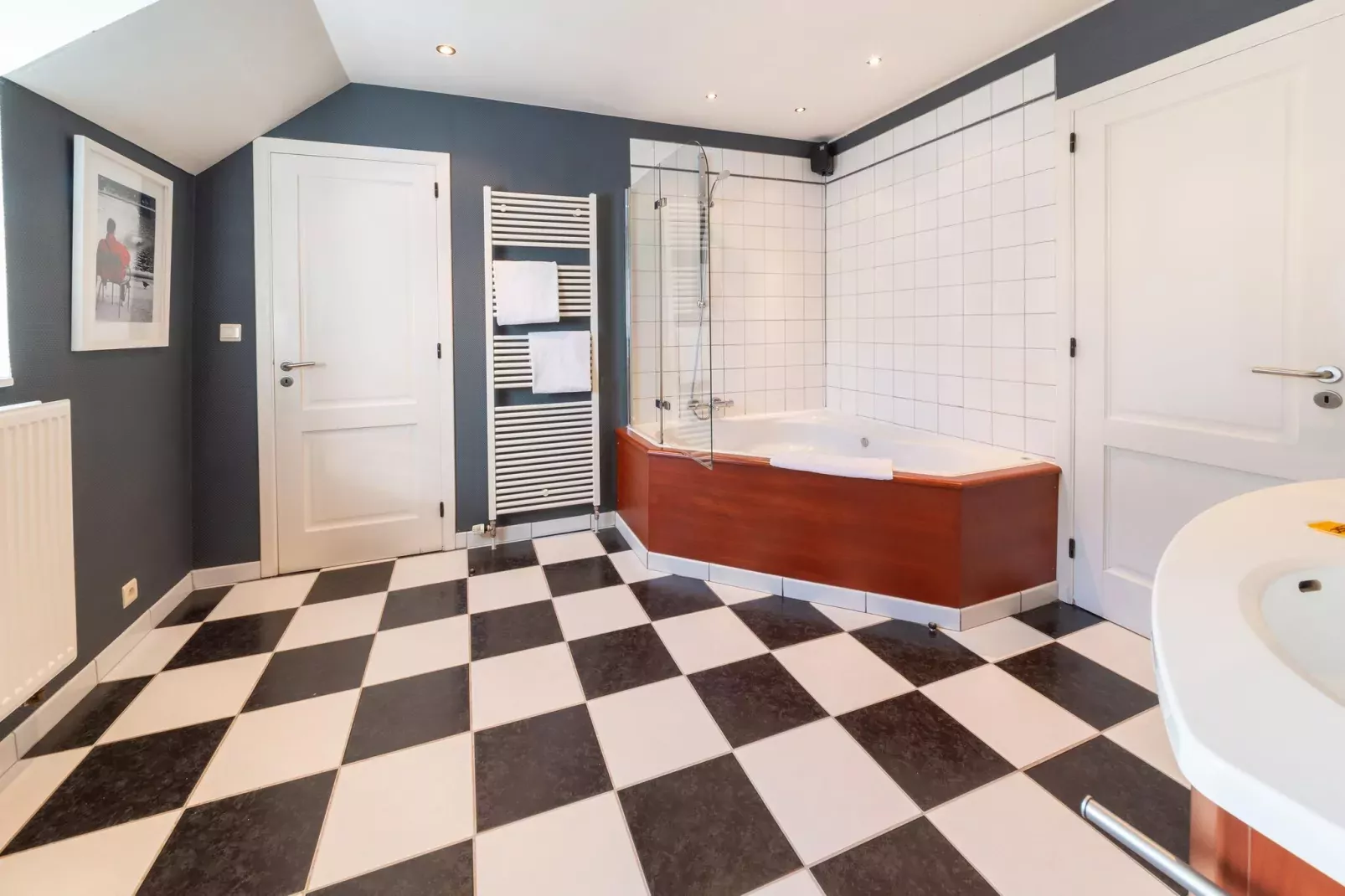 Villa White-Bathroom