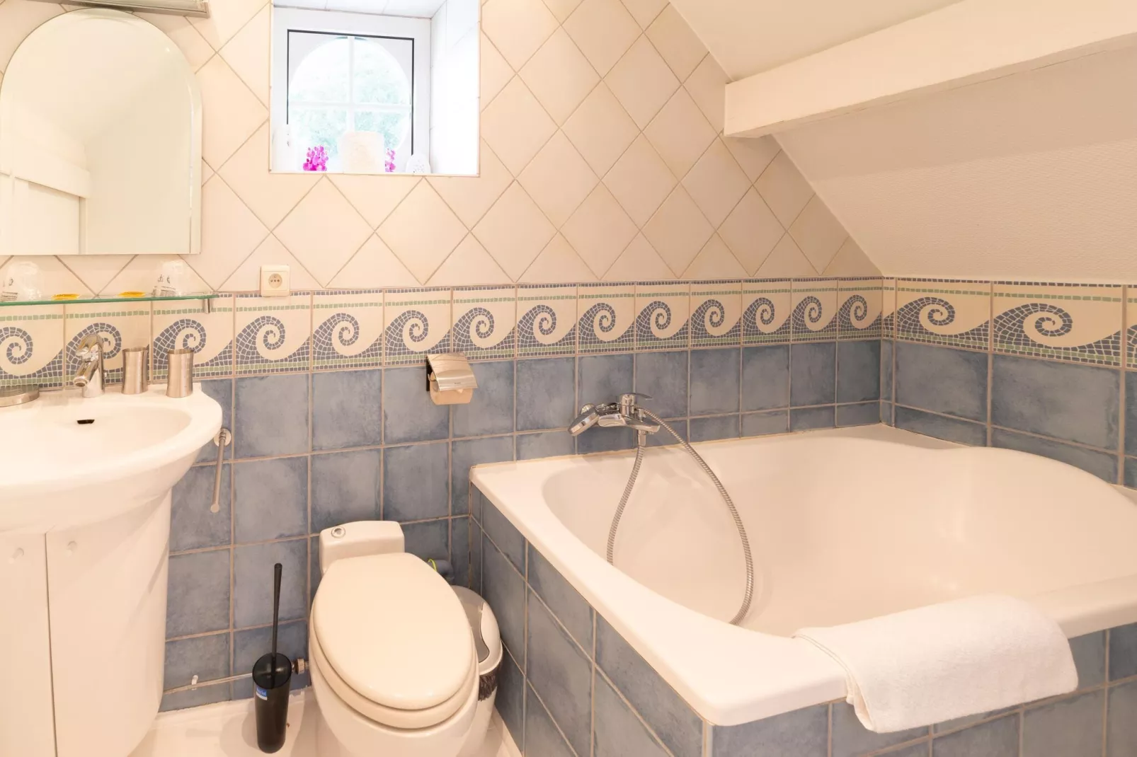 Villa White-Bathroom