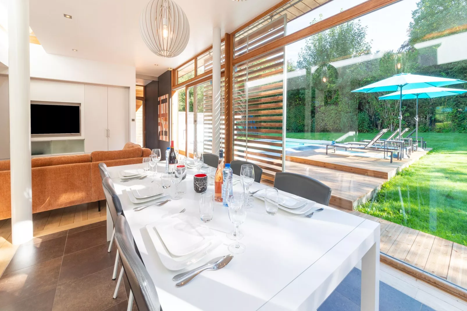 Villa White-Dining room