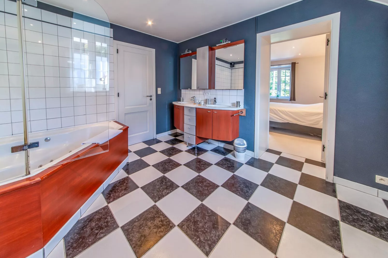 Villa White-Bathroom