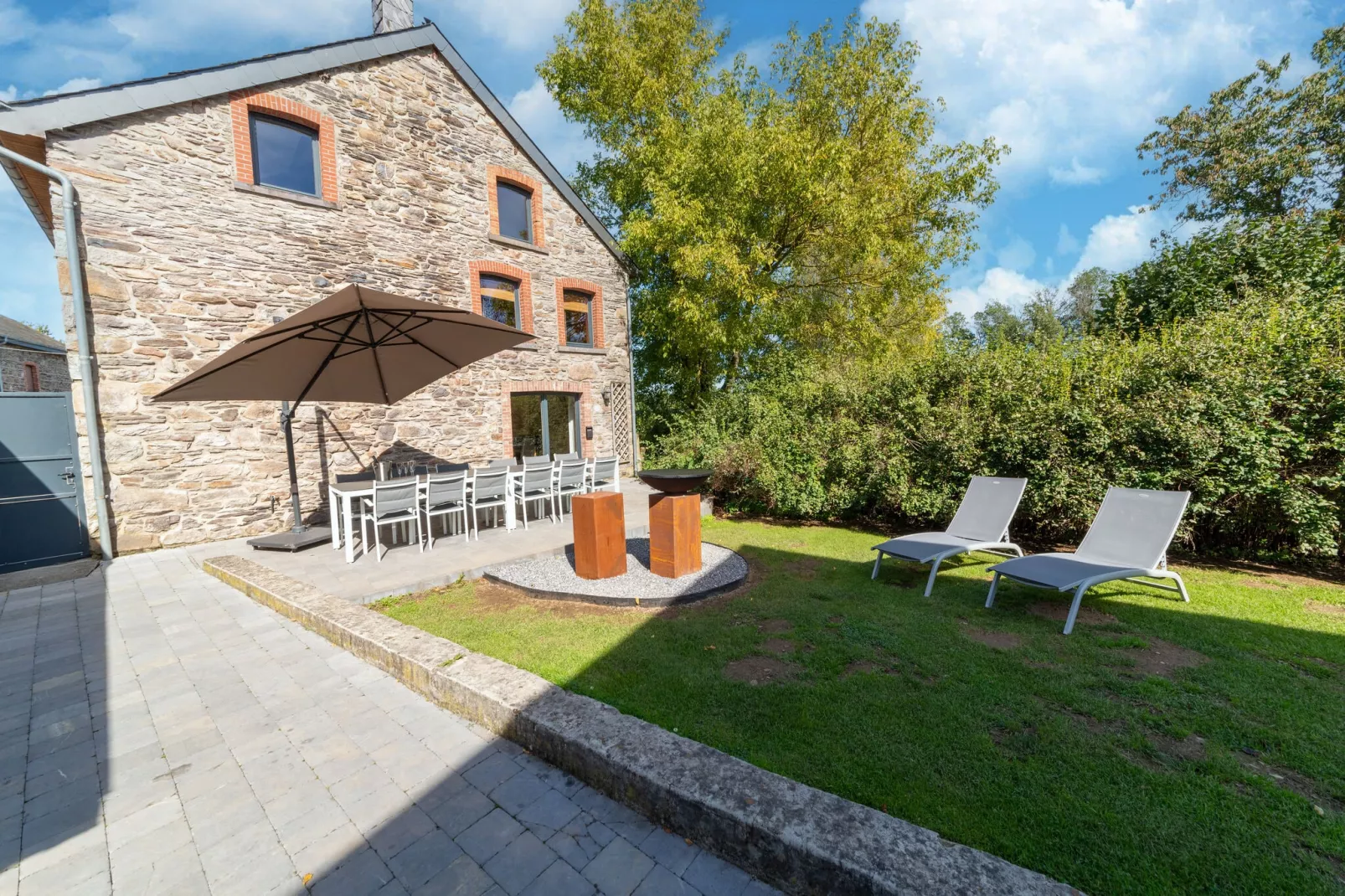 Le Relais Enchanteur-Gardens summer