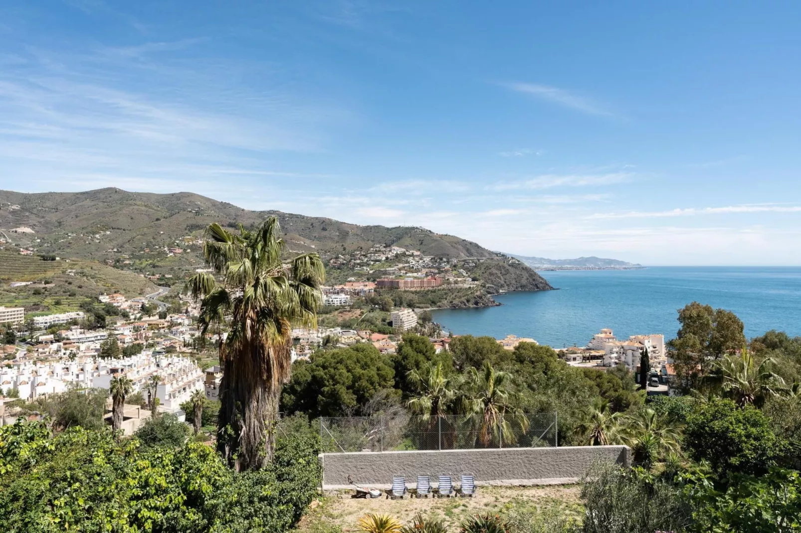 CT 269 GR - Faro's Sun Beach & More in Almuñecar-View in summer