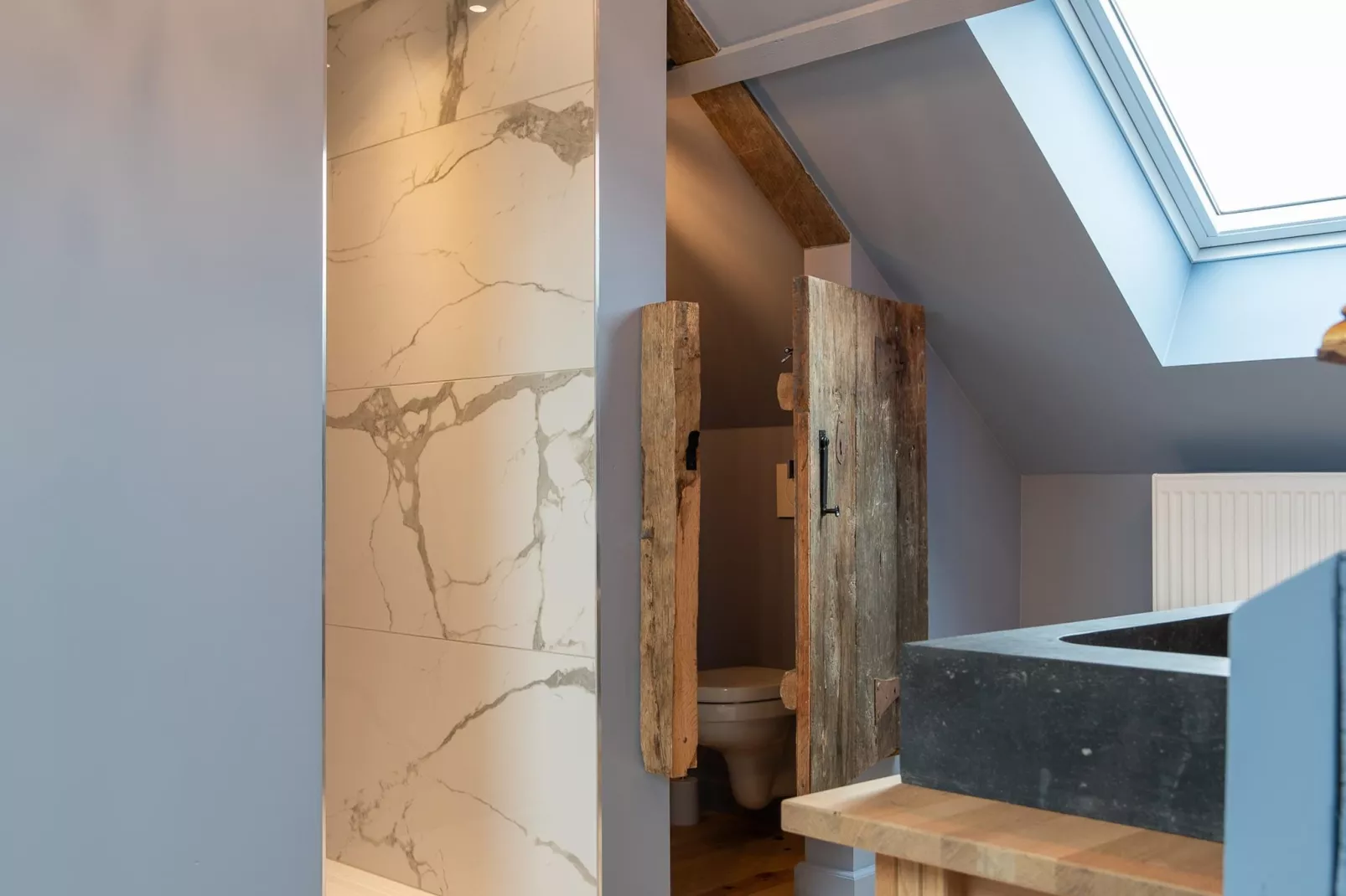 Maison Bleue-Badezimmer