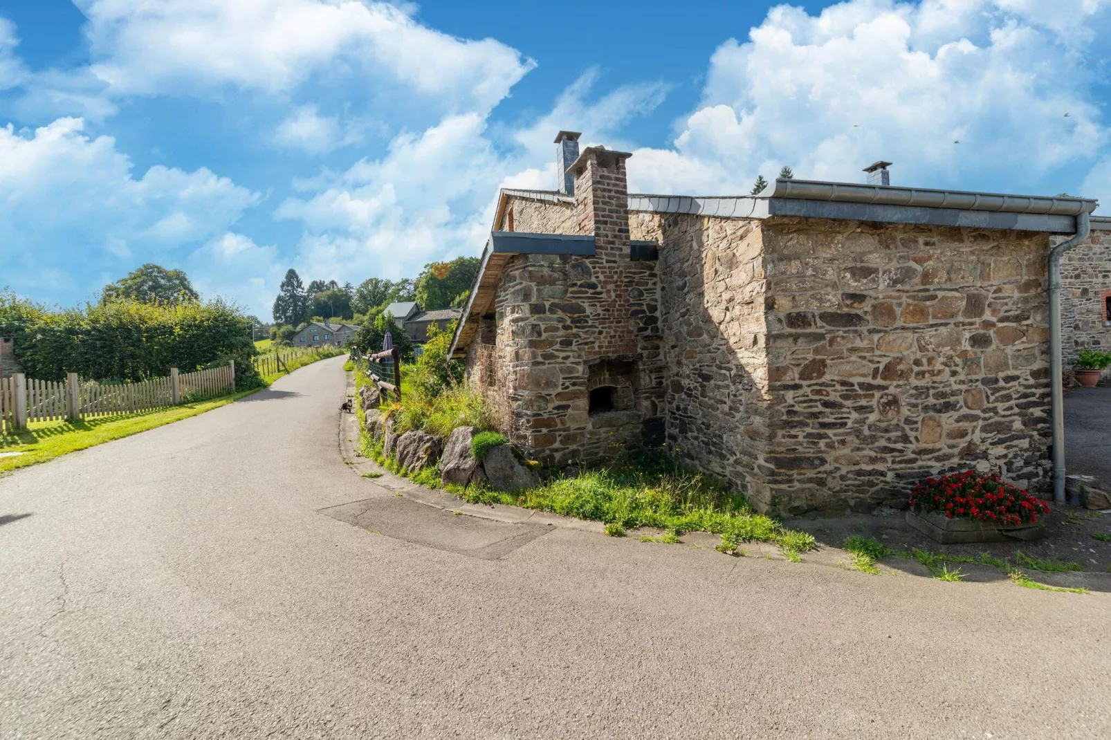 Le Relais Enchanteur-View summer