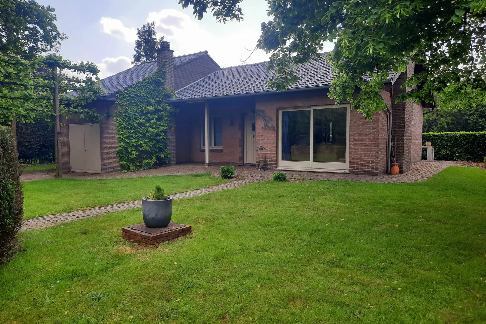 Buiten Huis-View summer