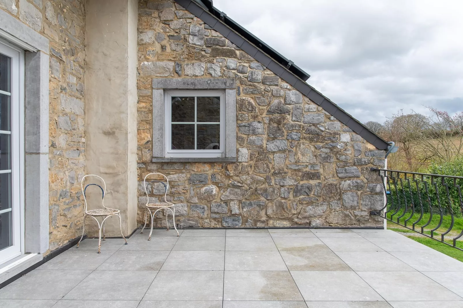 Maison Bleue-Terrasse/Balkon