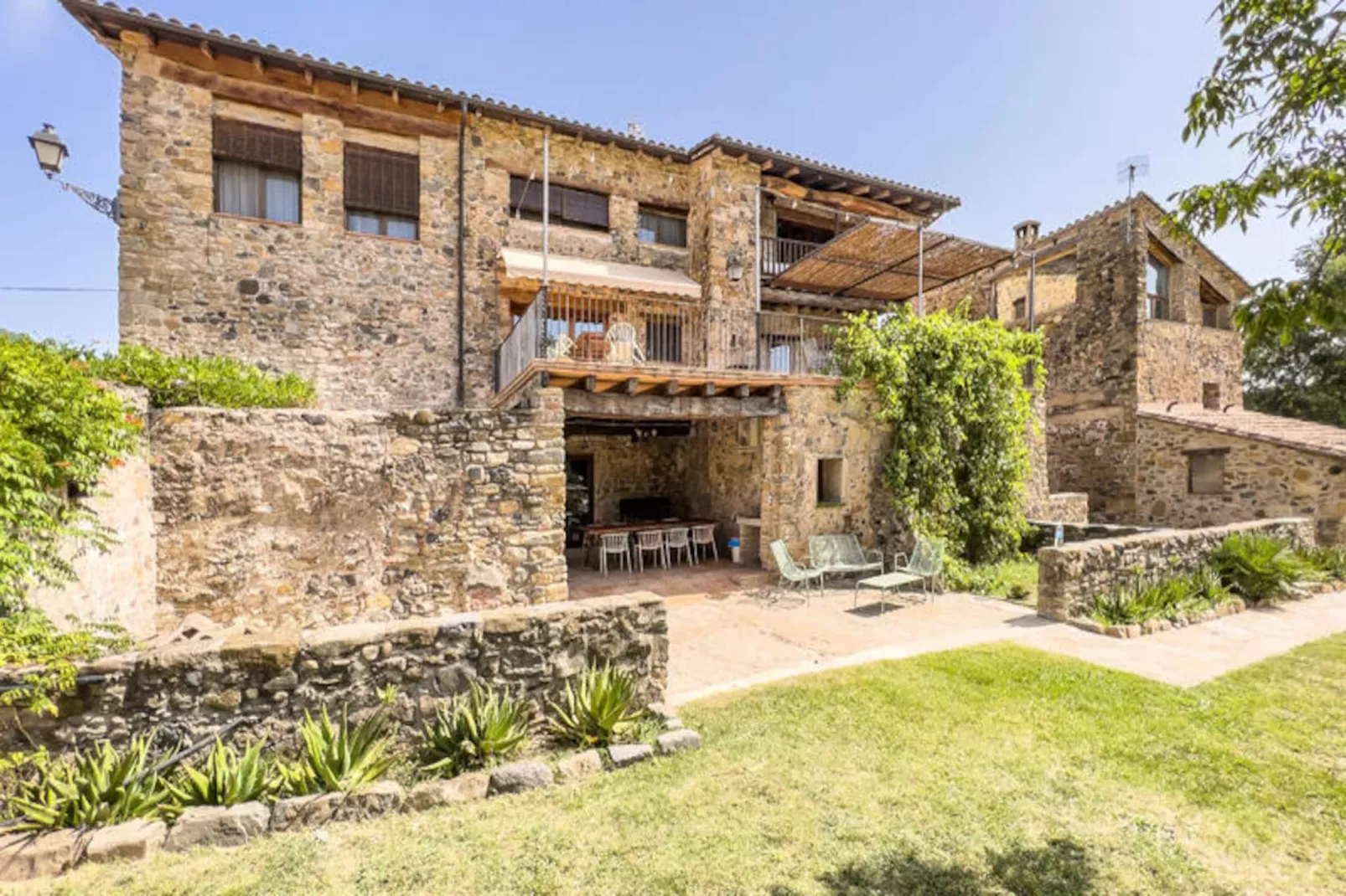 Mobil Home - Bungalow - Cottage à Montagut i Oix-Non tagué