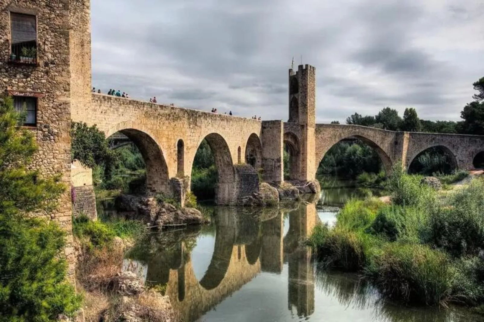 Appartements à Montagut i Oix-Nicht zugeordnet