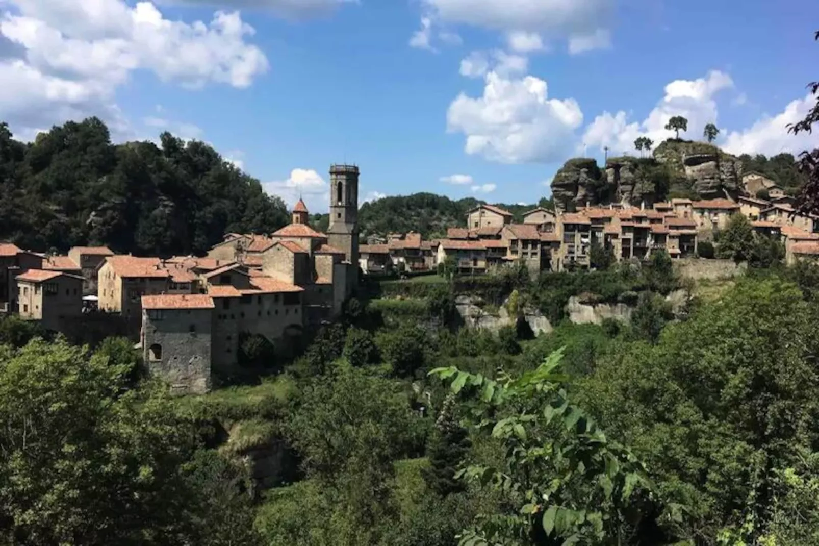 Appartements à Montagut i Oix-Nicht zugeordnet