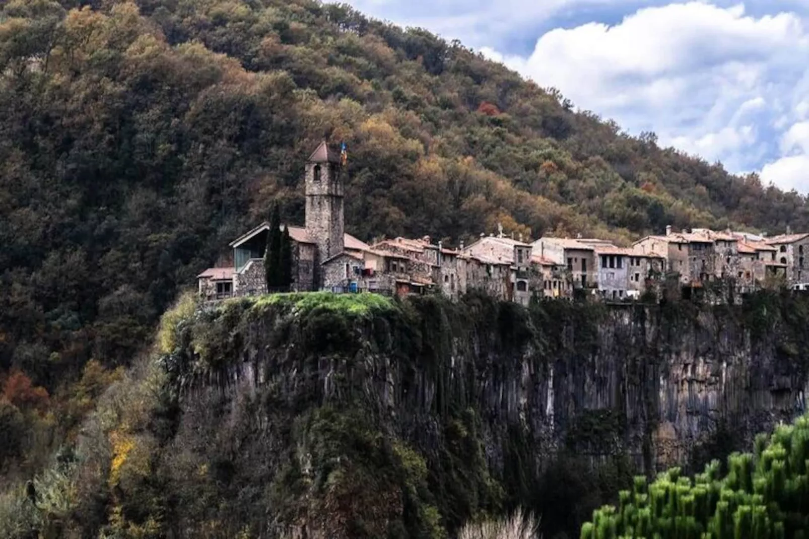 Appartements à Montagut i Oix-Nicht zugeordnet