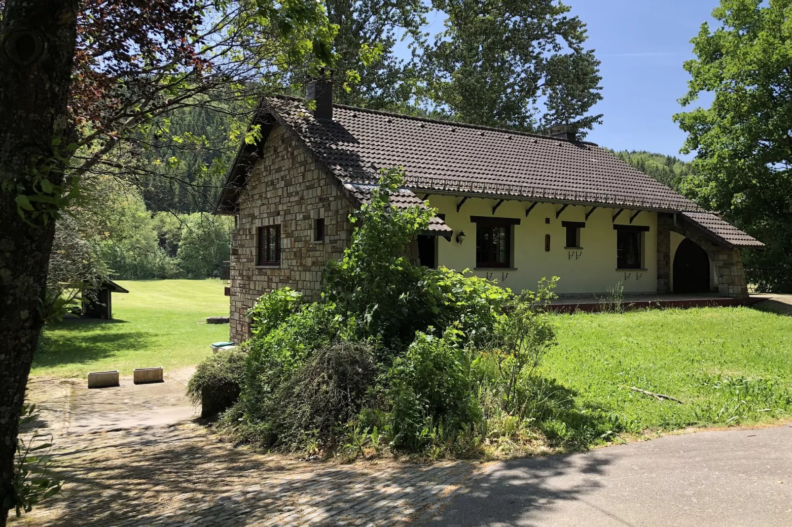 Son de l'Our-Exterior summer