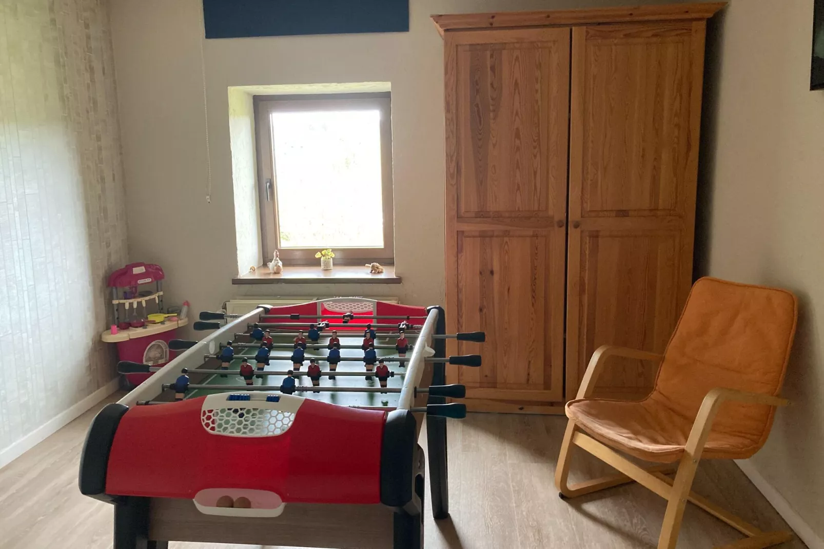 Charmante maison de vacances  pour 8 adultes Au val des fées et des ondines-Freizeitraum
