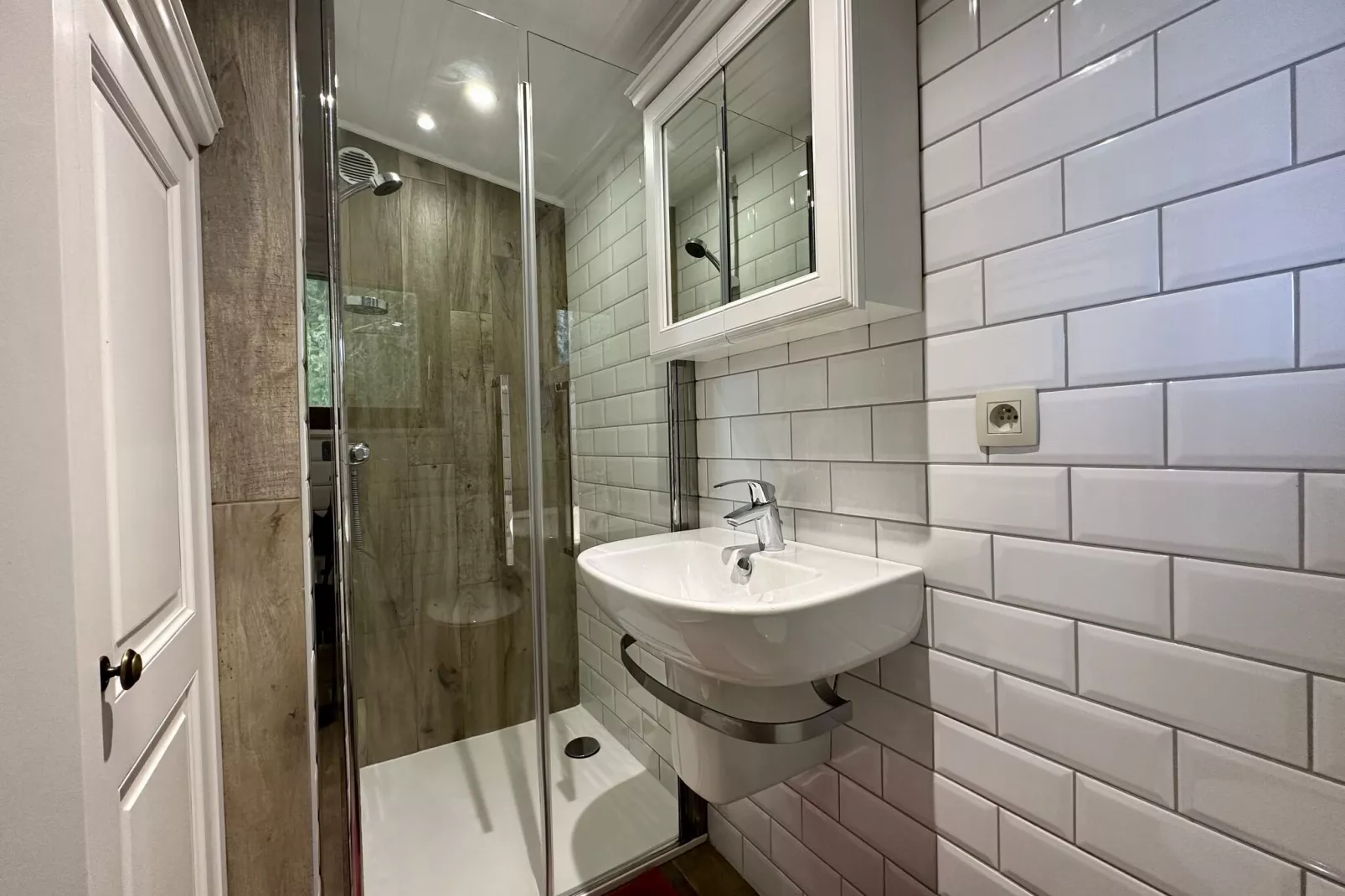 La Cabane-Bathroom