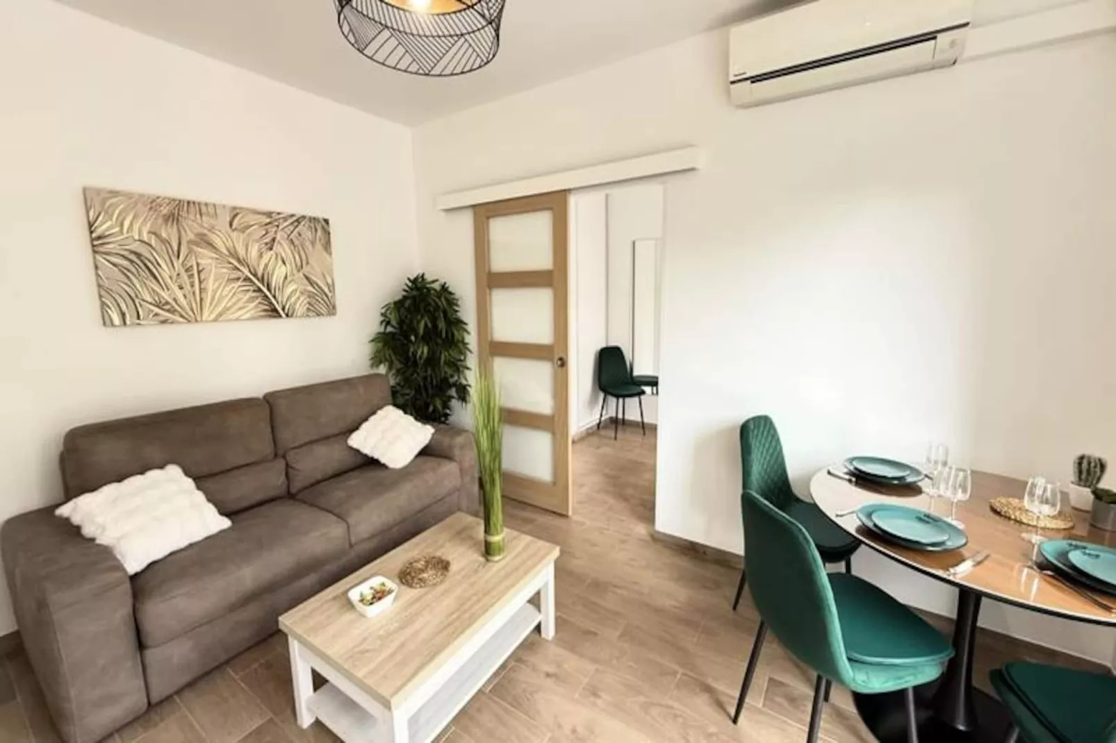 06cp - Beau T2 Super équipé Avec Terrasse