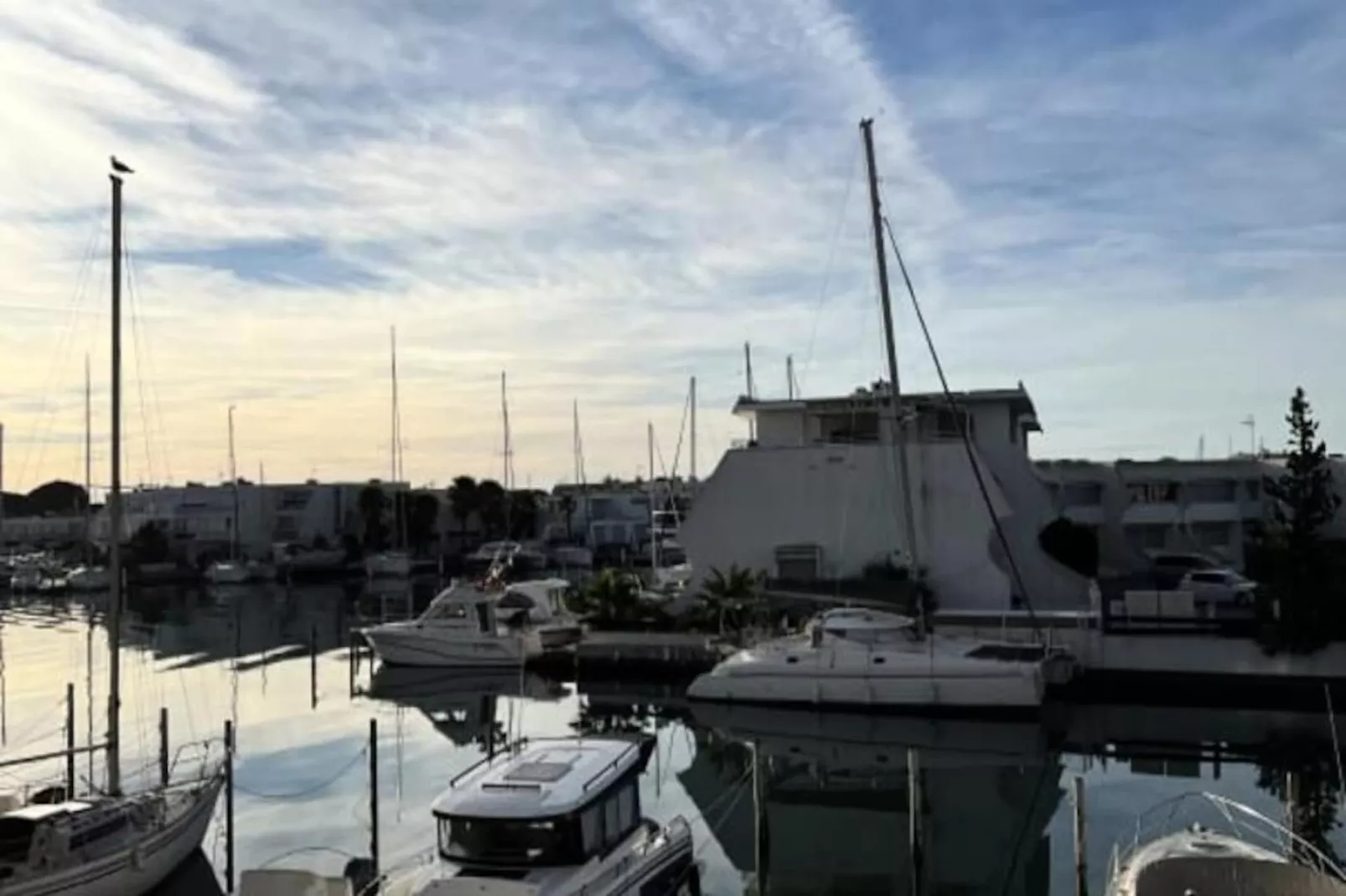 Résidence La Marina De Lairan : 2 Chambres Terrasse Vue Port De Plaisance