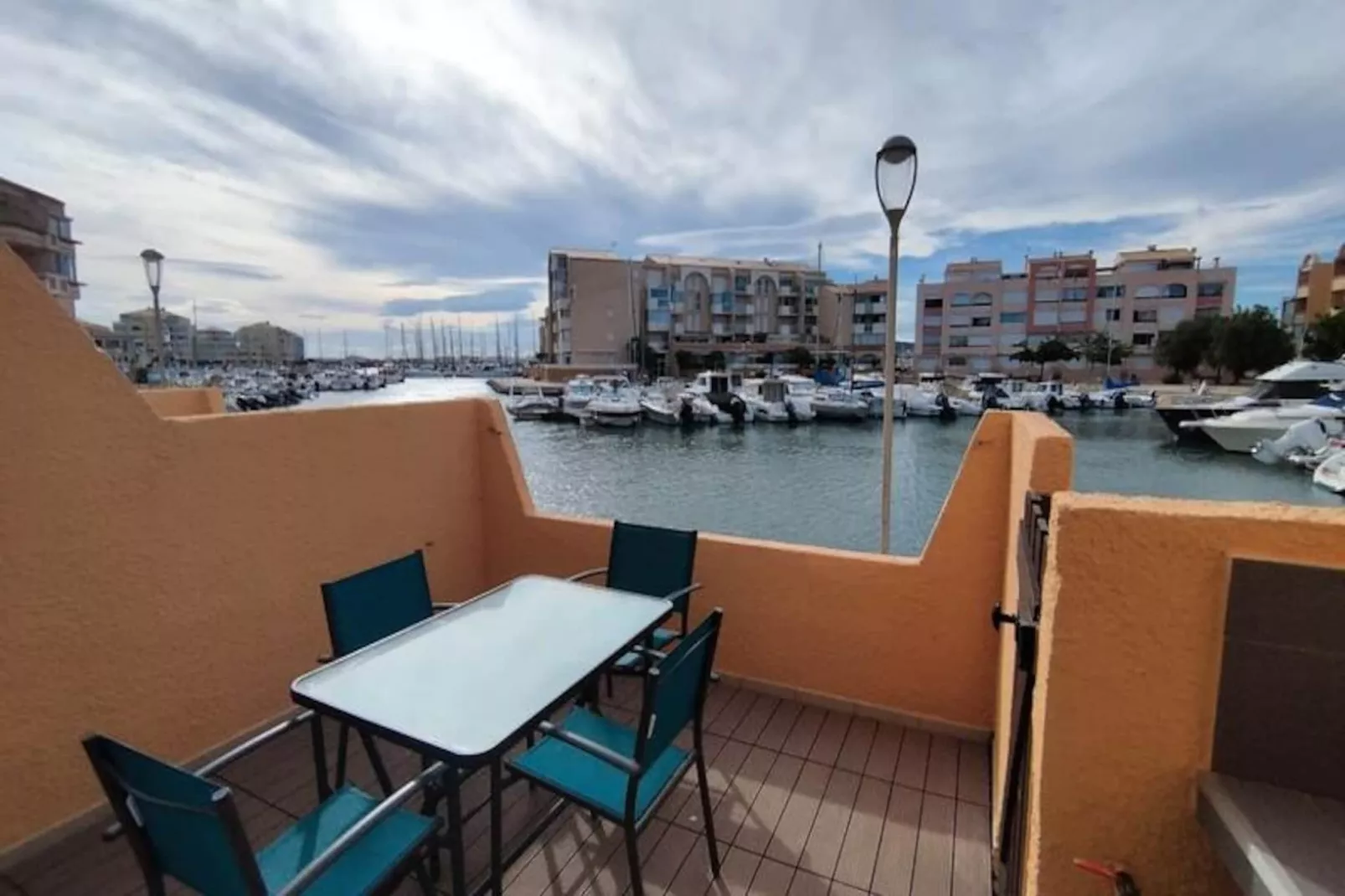 Un Balcon Sur La Marina T2 Climatis&eacute;