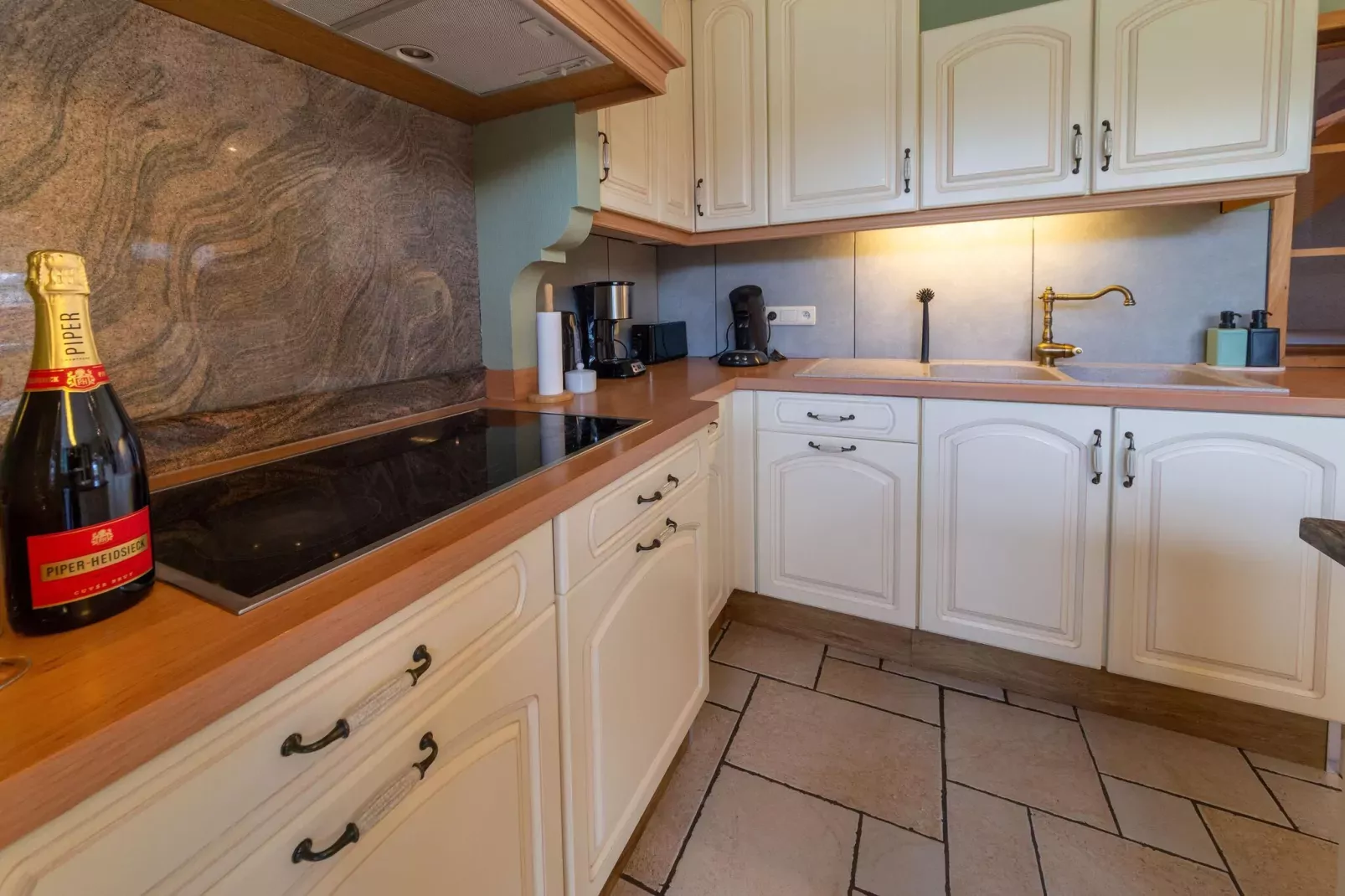Charmante habitation à Lierneux pour 10 adultes avec Bains à remous-Kitchen