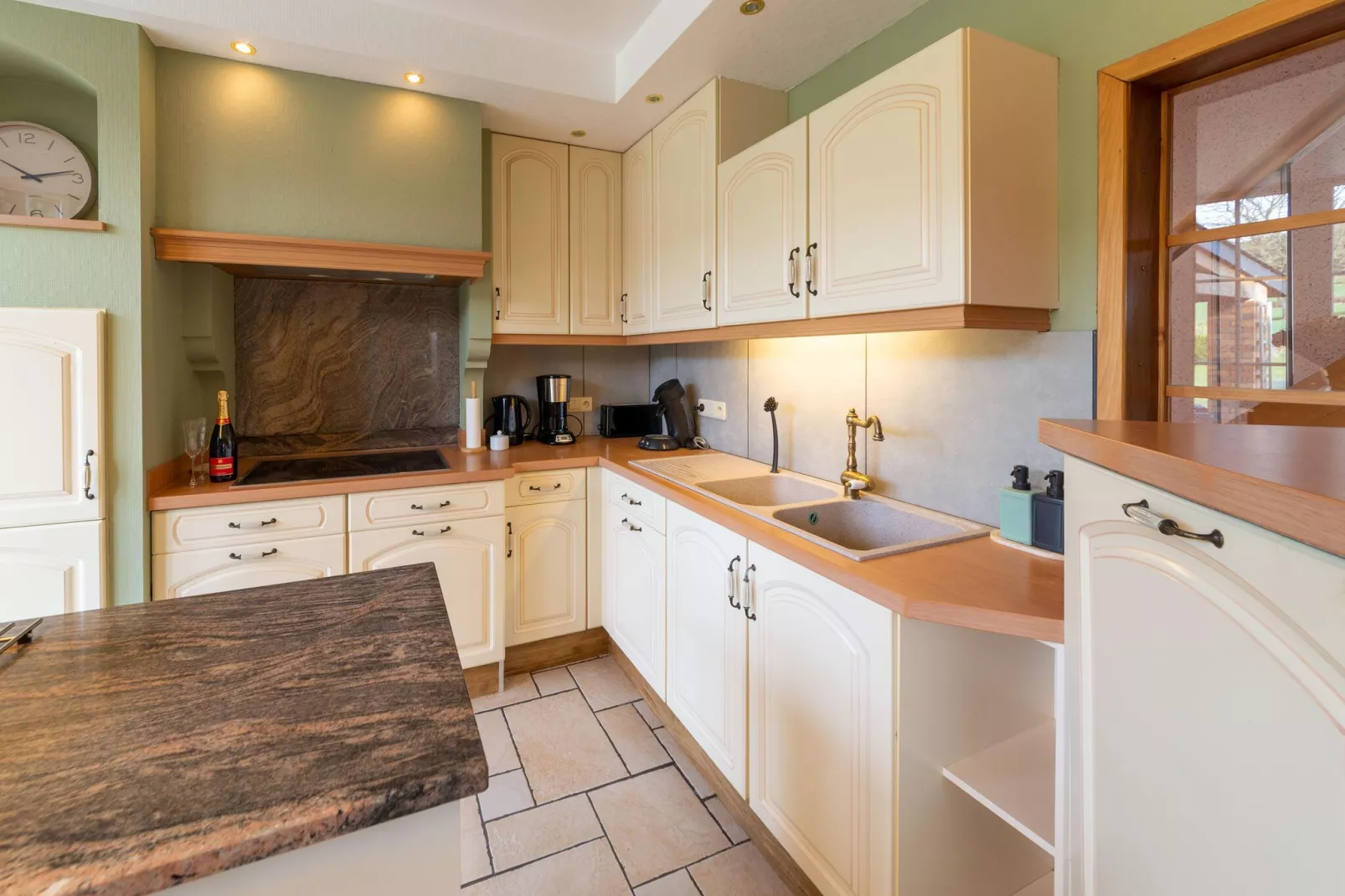 Charmante habitation à Lierneux pour 10 adultes avec Bains à remous-Kitchen